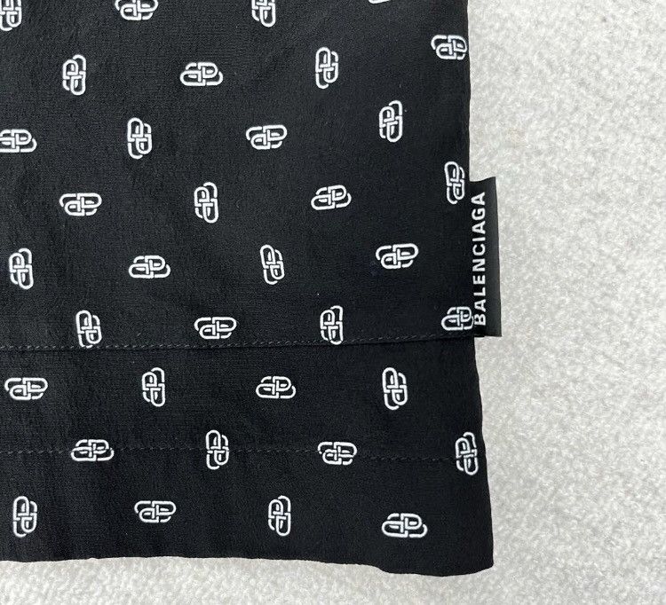 Balenciaga Balenciaga FW21 logo long sleeved shirt2412-Nextarrow Size US XS / EU 42 / 0 - 3 Thumbnail