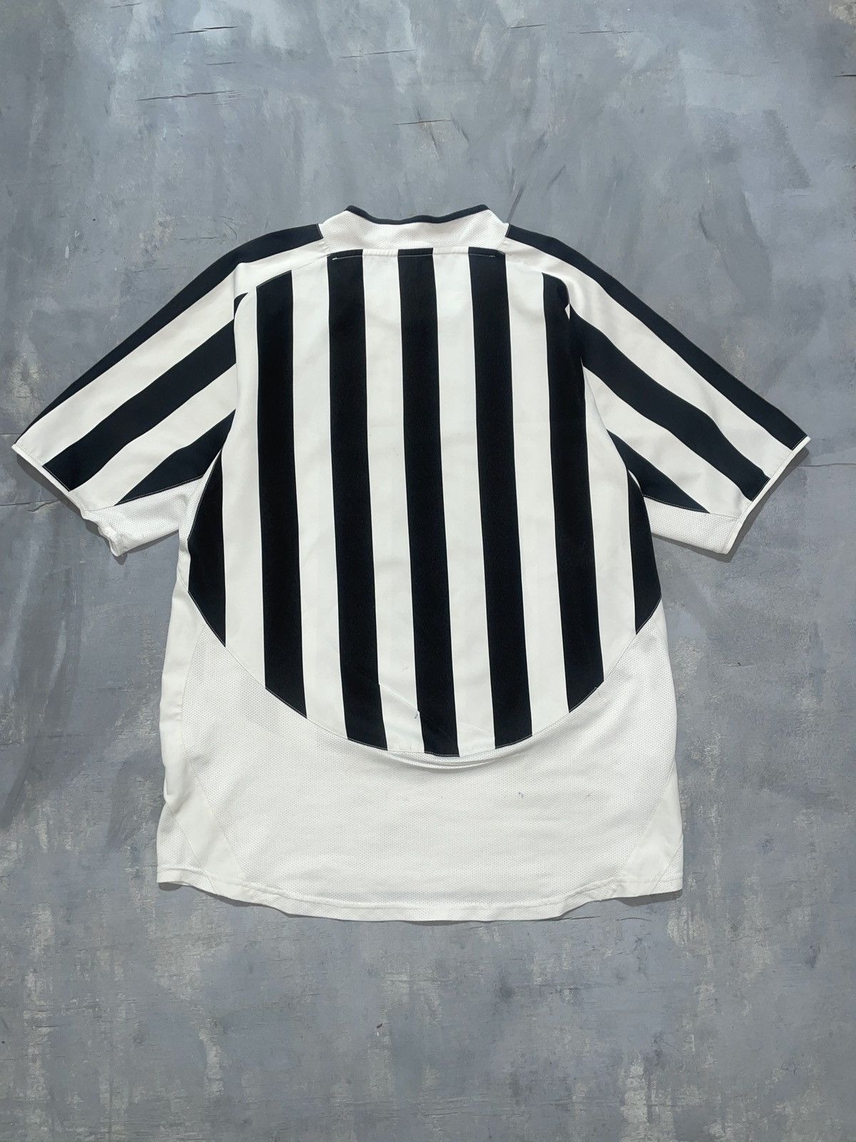Nike Juventus 2003-04 Home Jersey Size US M / EU 48-50 / 2 - 2 Thumbnail