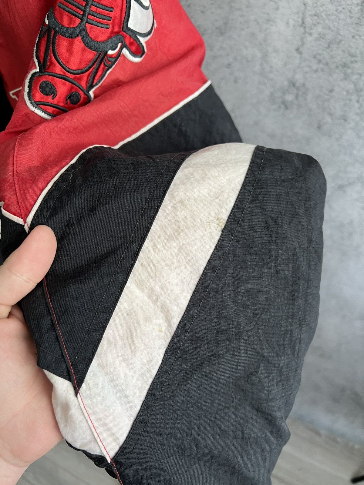 Starter Vintage Starter NBA Chicago Bulls Jacket 1990s Nylon Size US S / EU 44-46 / 1 - 17 Thumbnail