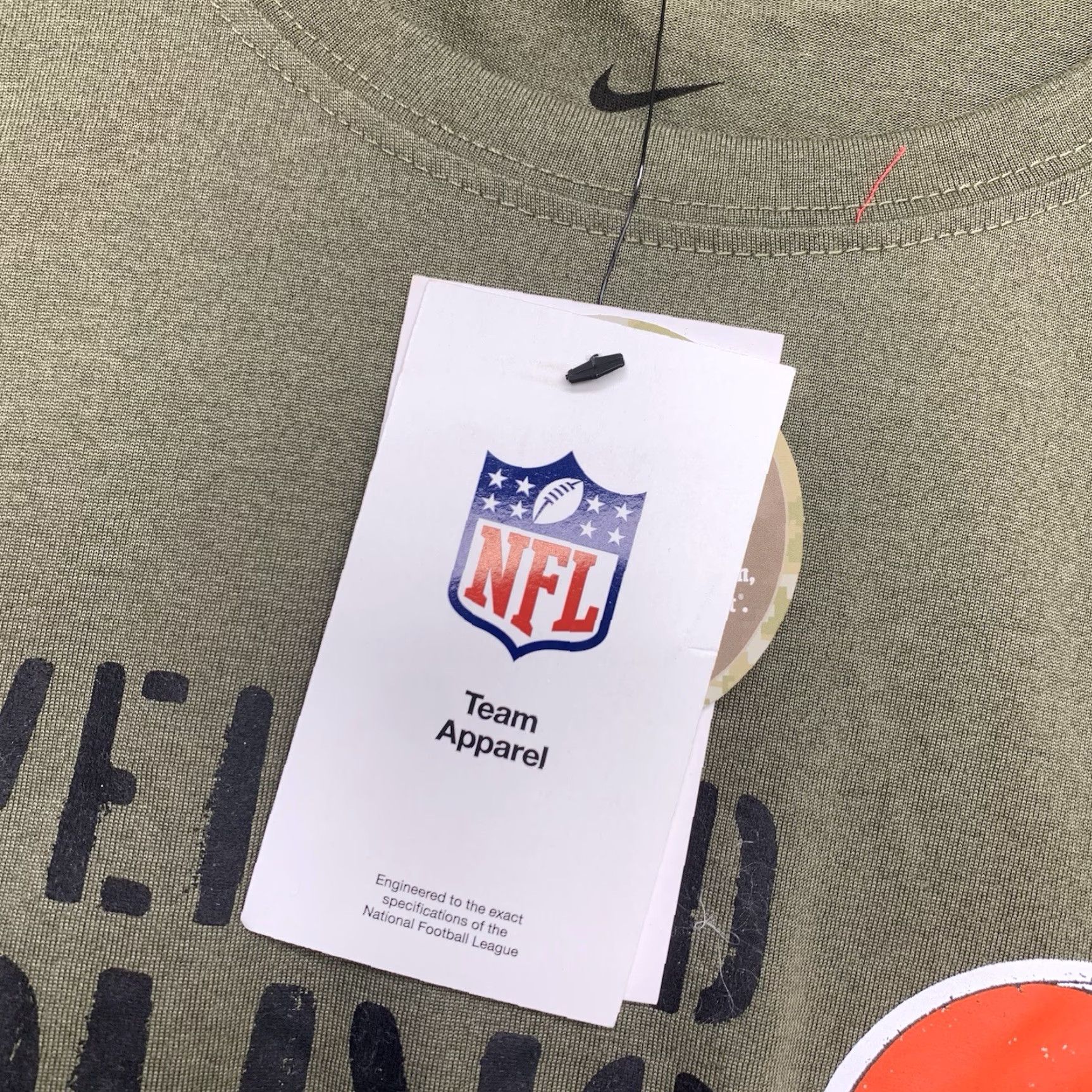 Nike Cleveland Browns Nike Salute to Service Shirt Mens Large Nike Tee Dri Fit NWT Size US L / EU 52-54 / 3 - 6 Thumbnail