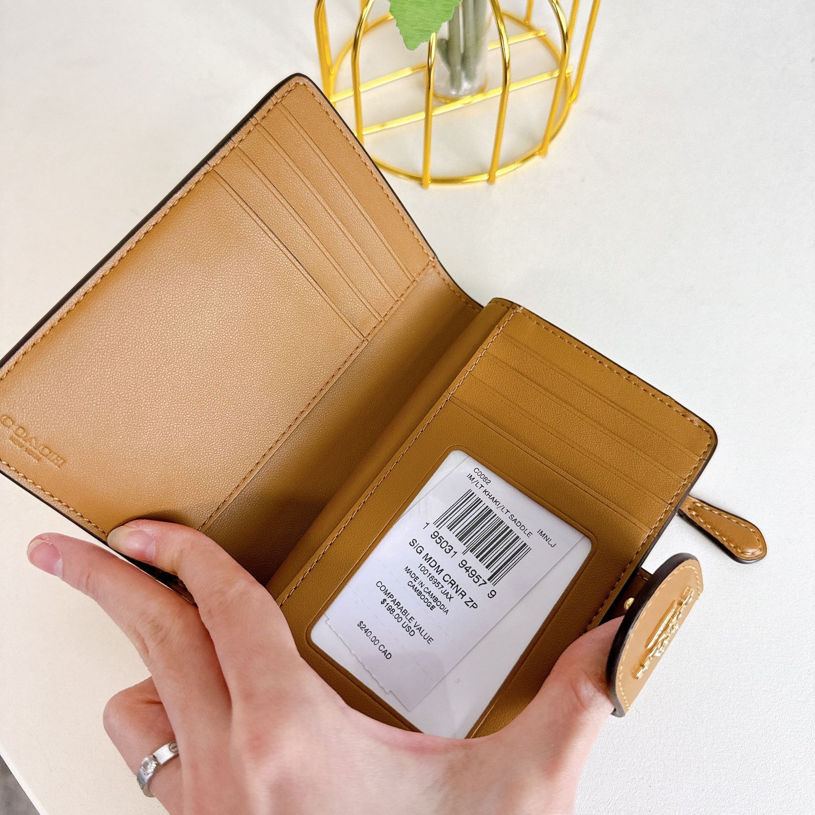 Coach Coach CO082 Corner Zip Signature Wallet IN LT KHAKI Size ONE SIZE - 6 Thumbnail
