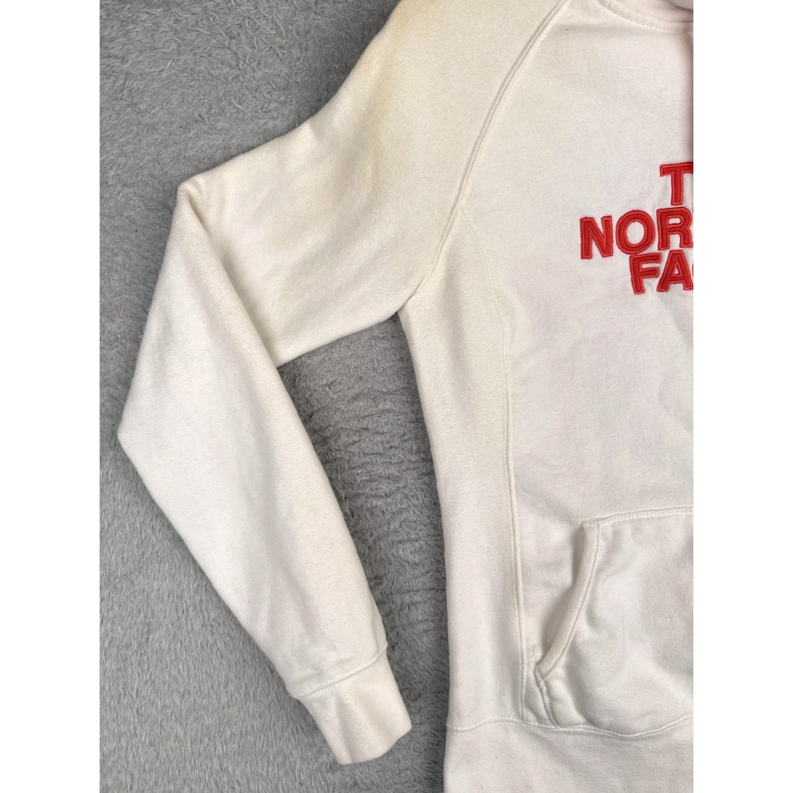 The North Face The North Face Hoodie Womens Medium White Red Logo Pullover Fleece Sweatshirt Size M / US 6-8 / IT 42-44 - 3 Thumbnail