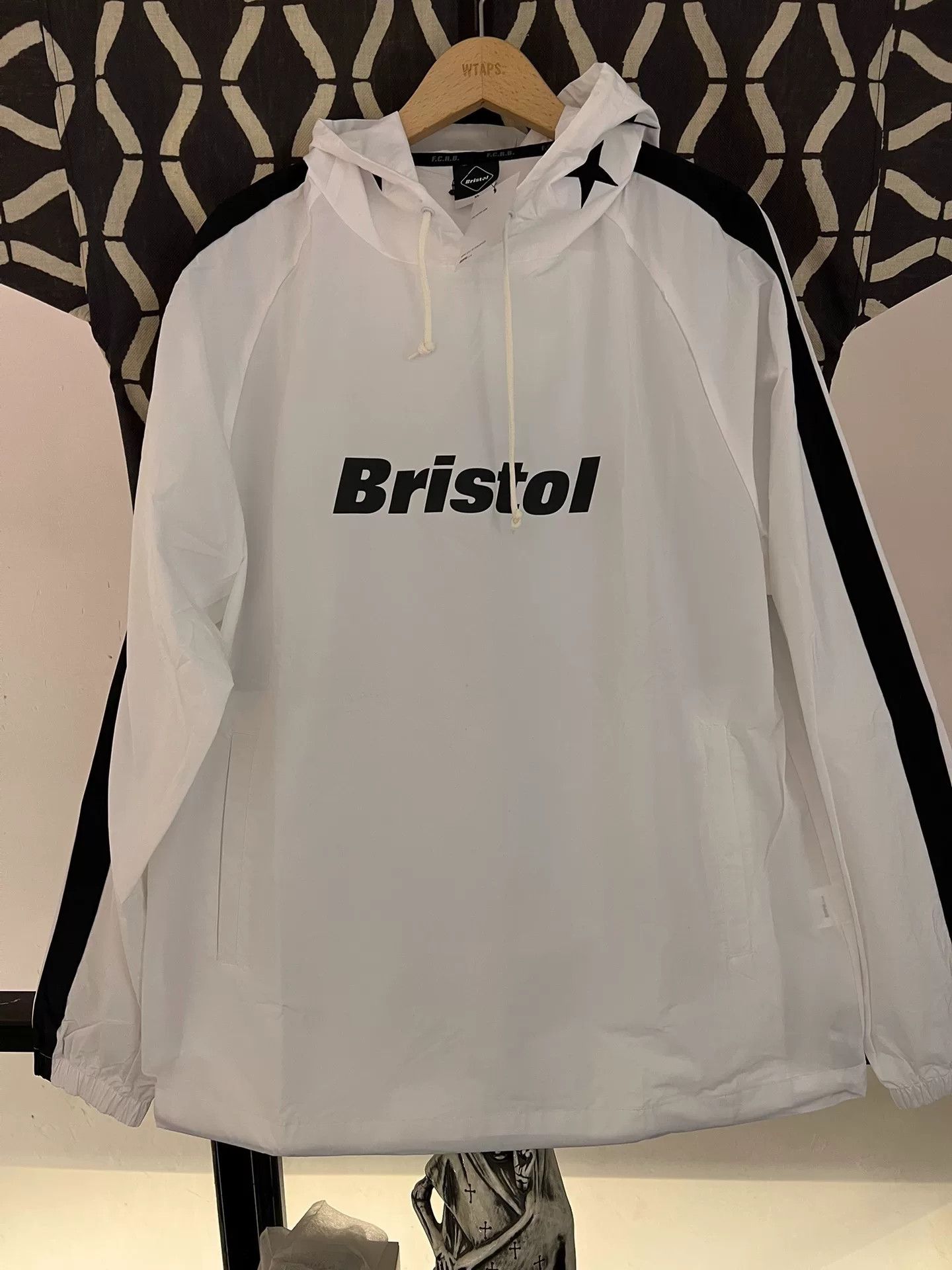 F.C.R.B FCRB Hooded Windbreaker in White Size US XL / EU 56 / 4 - 1 Thumbnail