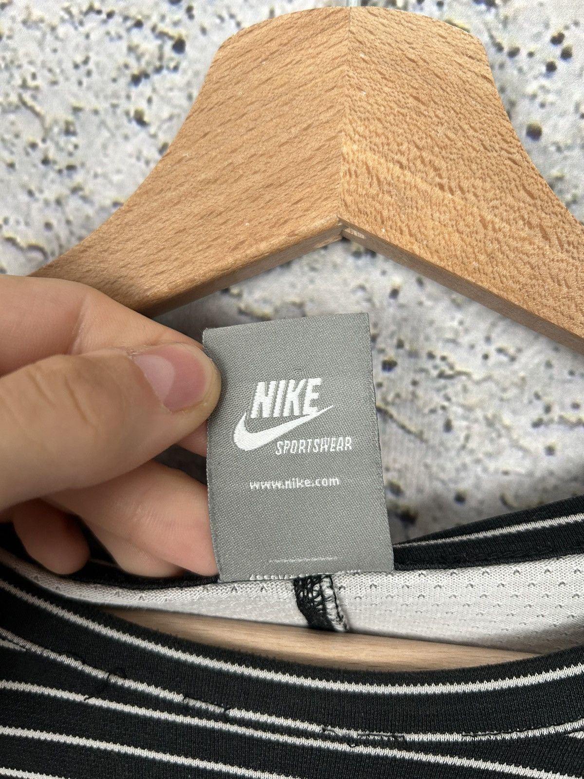 Nike Vintage Nike Stripped Jersey Longsleeve Sportswear Hype Size US L / EU 52-54 / 3 - 6 Thumbnail