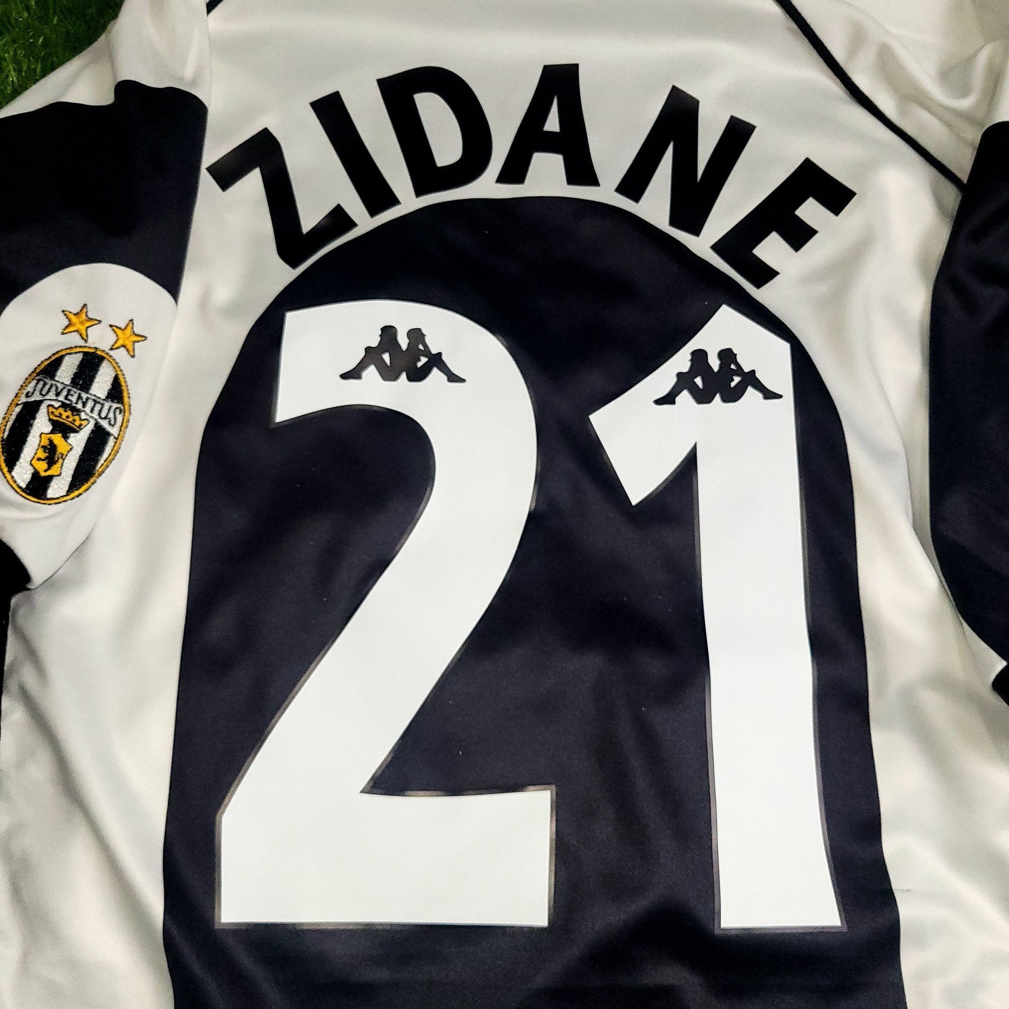 Kappa Zidane Juventus 1997 1998 Kappa Home Soccer Jersey Shirt L Size US L / EU 52-54 / 3 - 4 Thumbnail