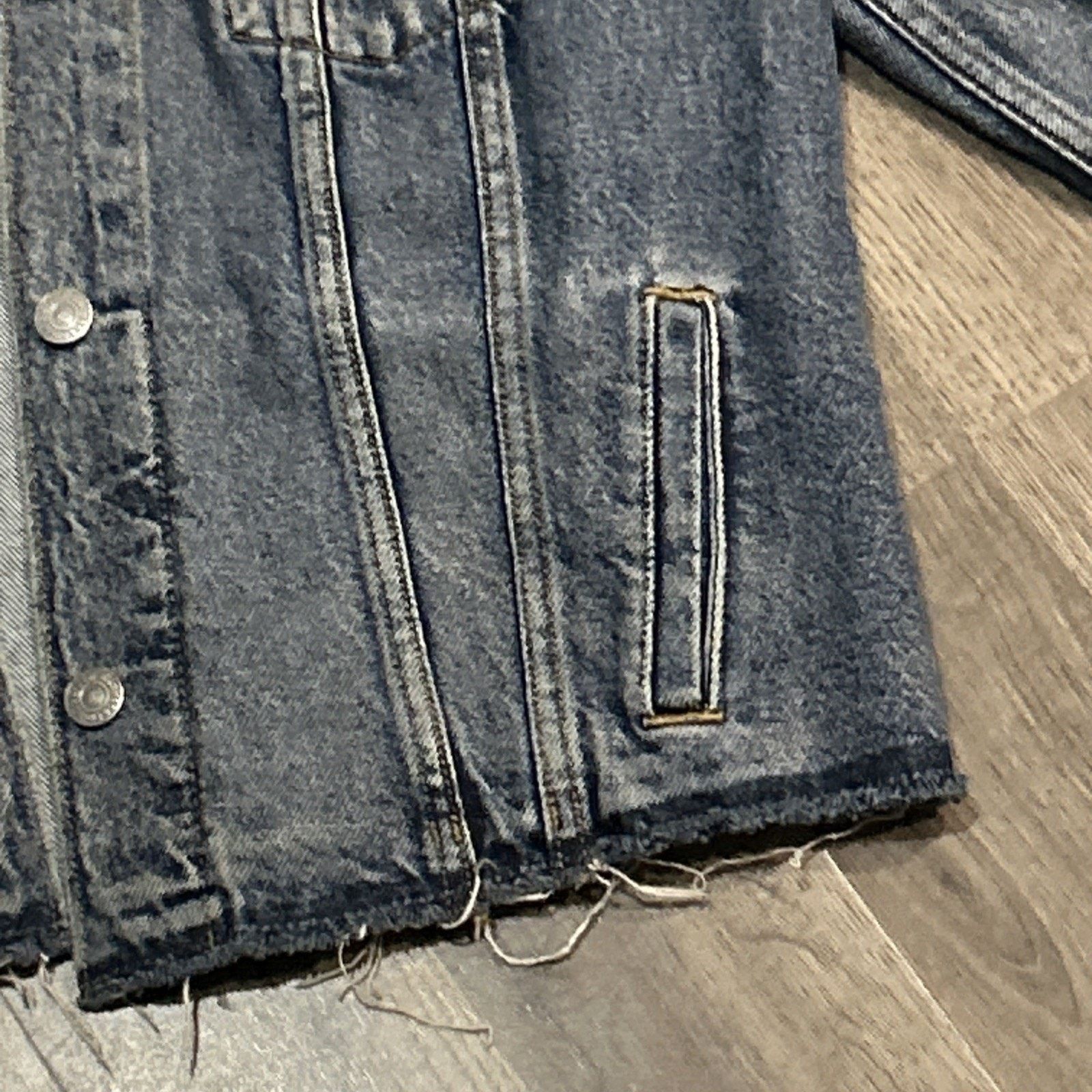 Levi's Levis Jean Jacket Women’s Large Raw Hem Lace Up Sleeves Size L / US 10 / IT 46 - 7 Thumbnail