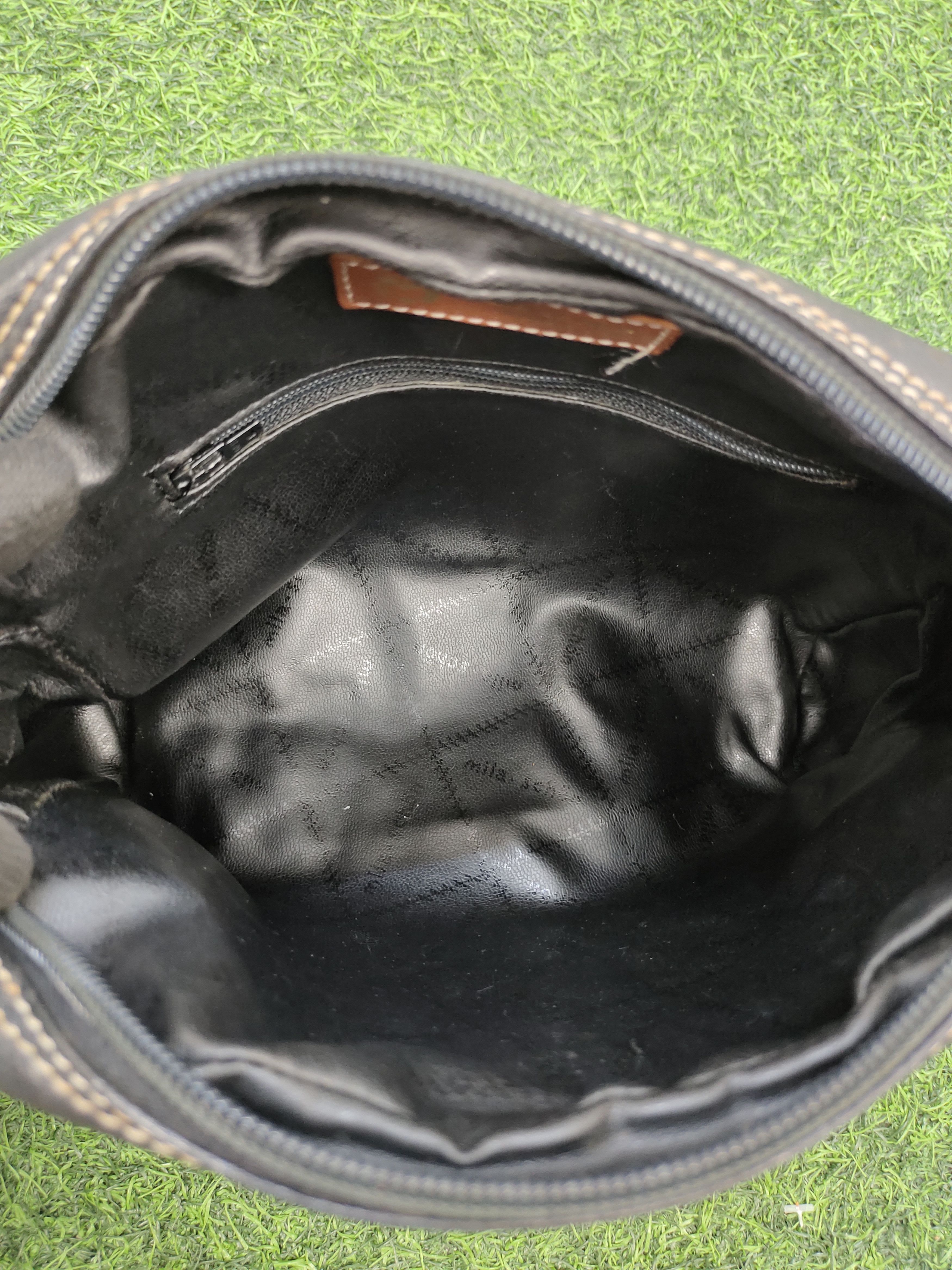 Mila Schon Vintage Mila Schon Pu Leather Shoulder Bag Size ONE SIZE - 14 Thumbnail