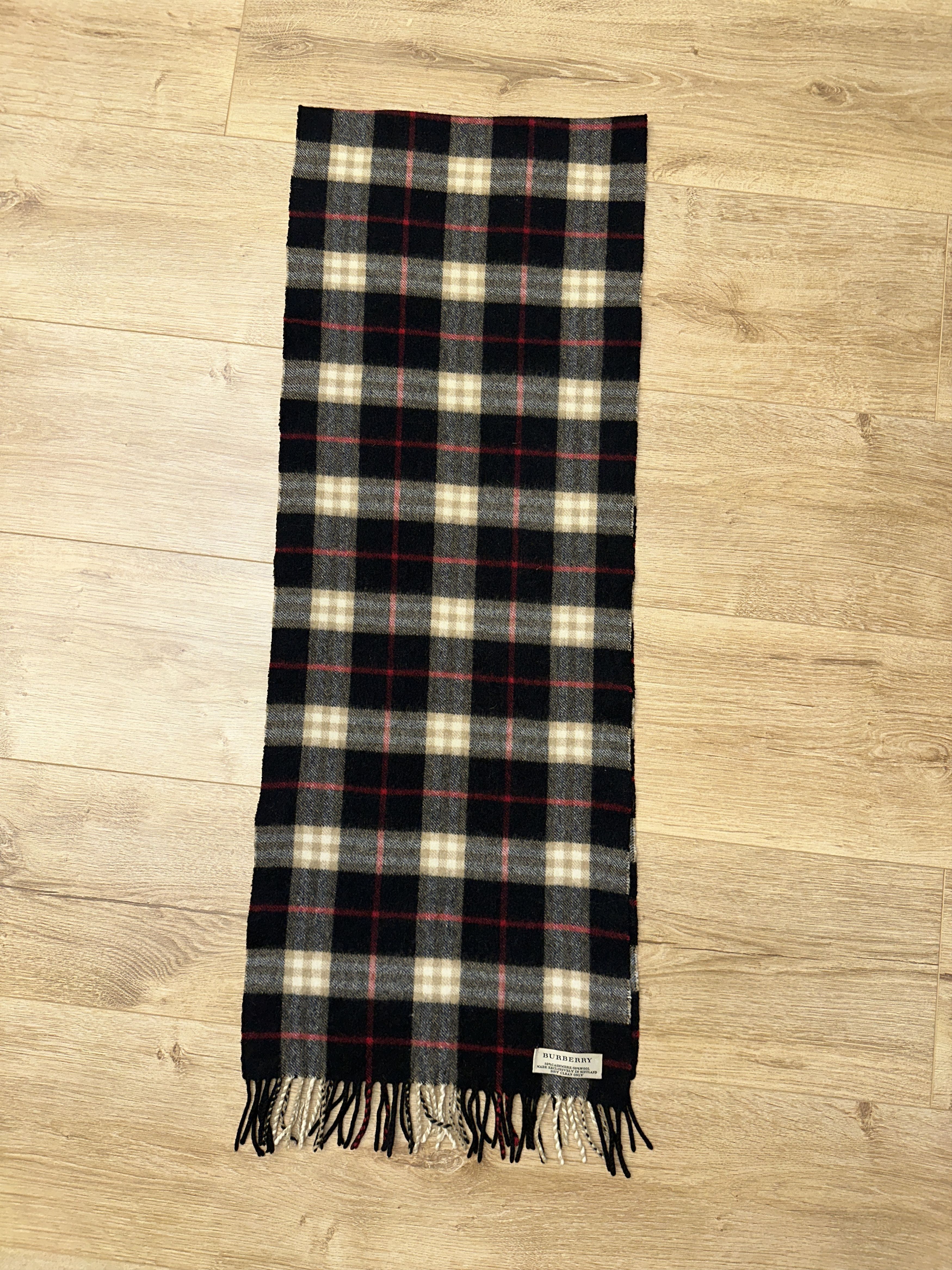 Burberry Iconic Burberry Check Wool Cashmere Scarf 180x30 Cm Size ONE SIZE - 2 Thumbnail