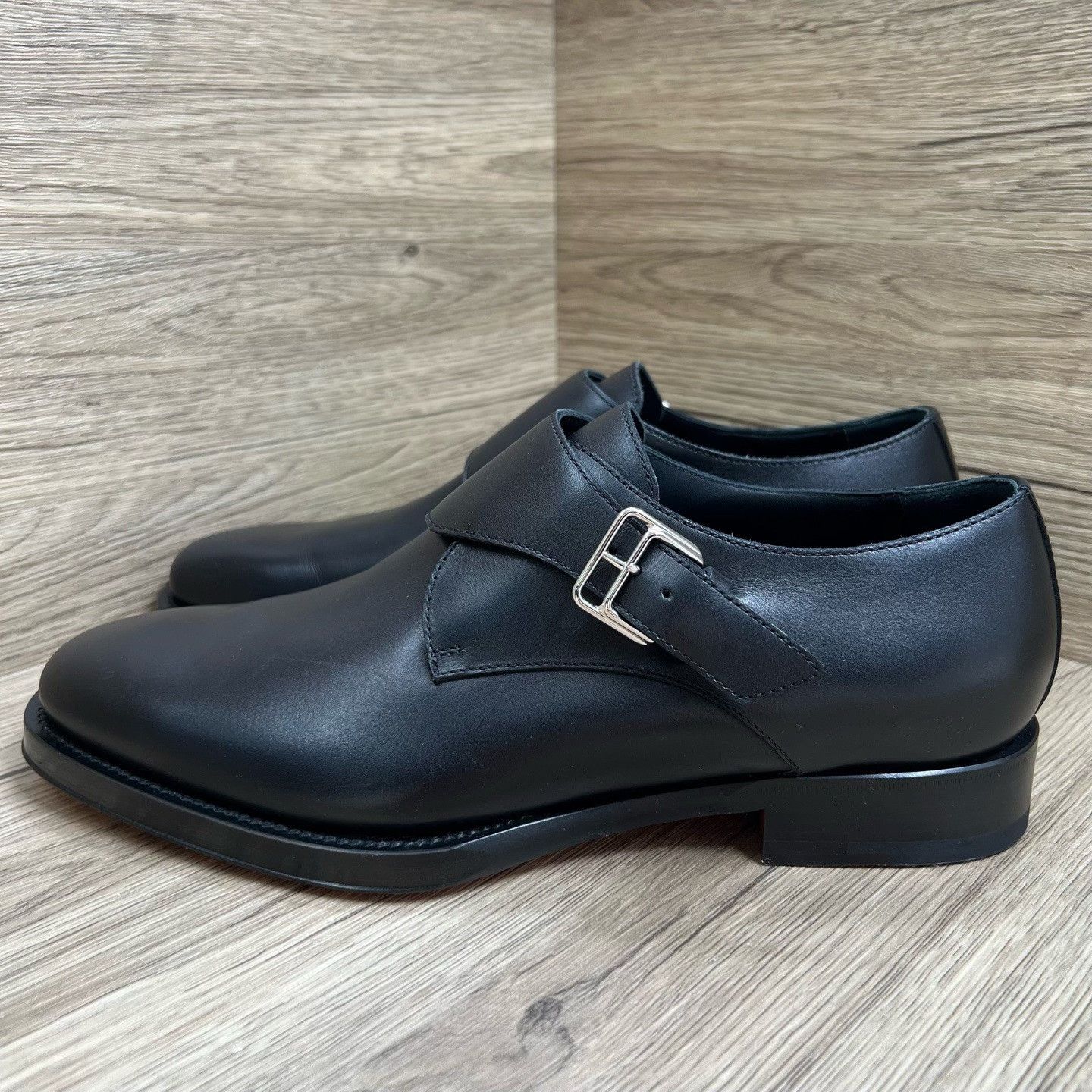 Hermes Hermes Silver Lowtop Sneakers 7.5 Men Size US 7.5 / EU 40-41 - 1 Thumbnail