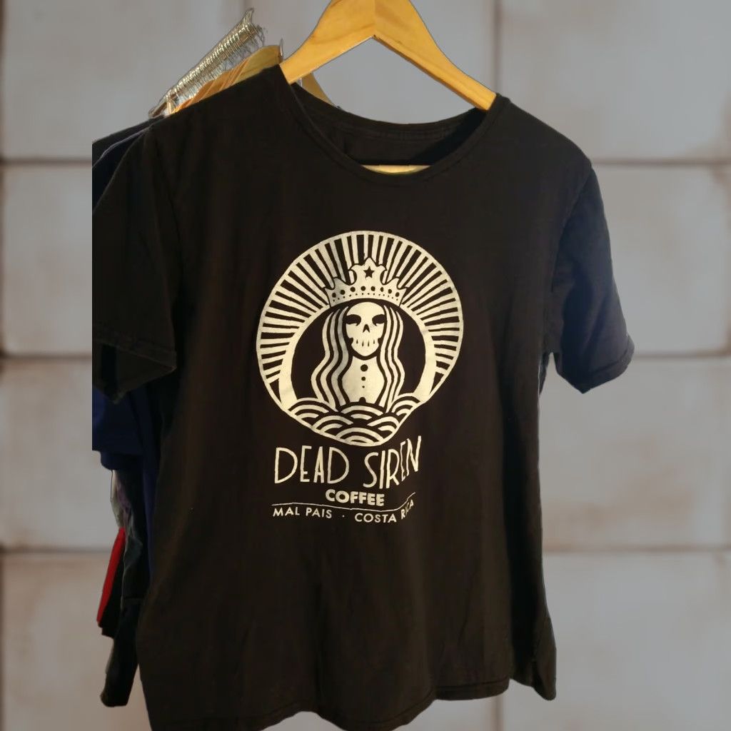 Vintage VINTAGE Dead Siren Goth T-Shirt Womens Black Dream Round Neck Costa Rica Size L M Coffee Starbucks Play On Girls Men? Size L / US 10 / IT 46 - 1 Thumbnail