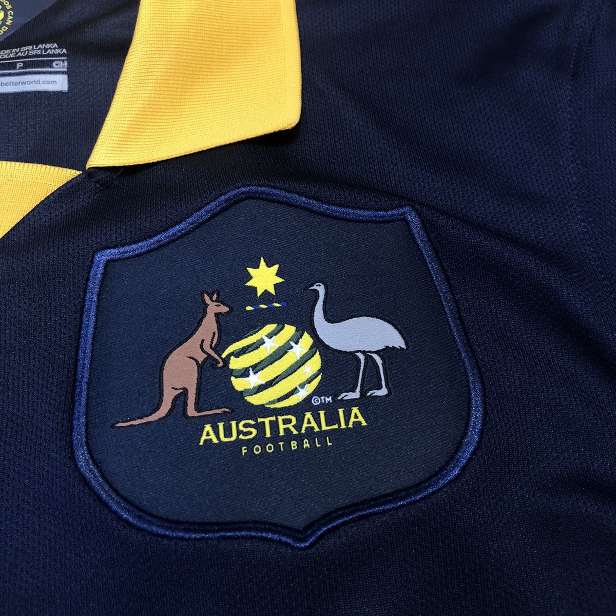 Nike Australia 14/15 away shirt #4 Cahill (bnwt) Size US S / EU 44-46 / 1 - 6 Thumbnail