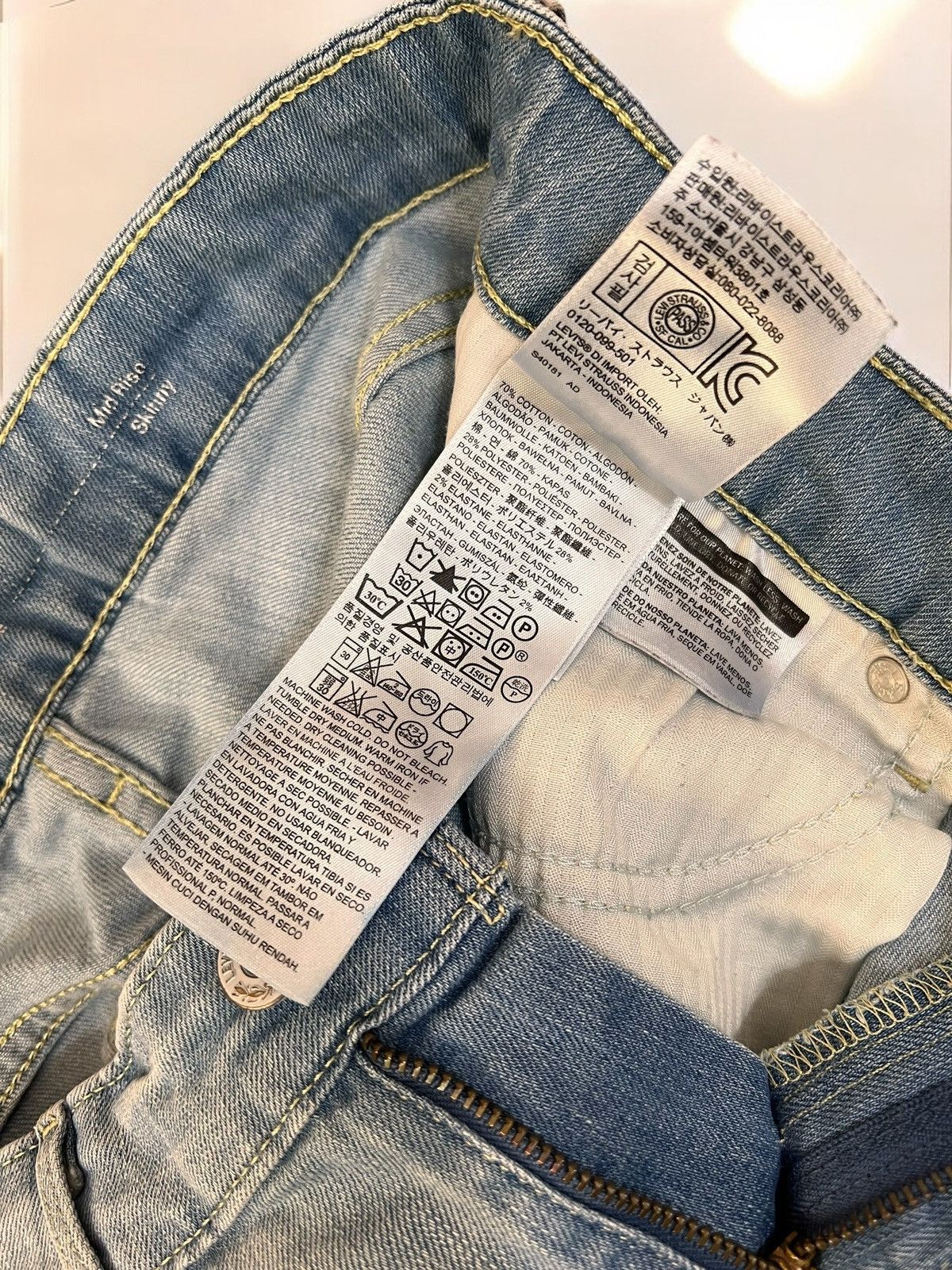 Levi's Levi’s Demi Curve Mid Rise Skinny Jeans size W28 L34 Size 28" / US 6 / IT 42 - 7 Thumbnail