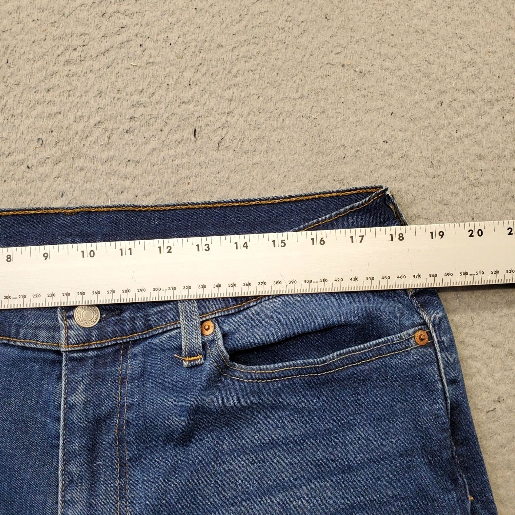 Levi's Levi's 511 Mens Jeans Straight Blue Denim 5-Pocket Medium Wash 36x32 Regular Size 36 Color Blue Mens Jeans 5-Pocket Denim Stretch Modern Fit Size US 36 / EU 52 - 6 Thumbnail