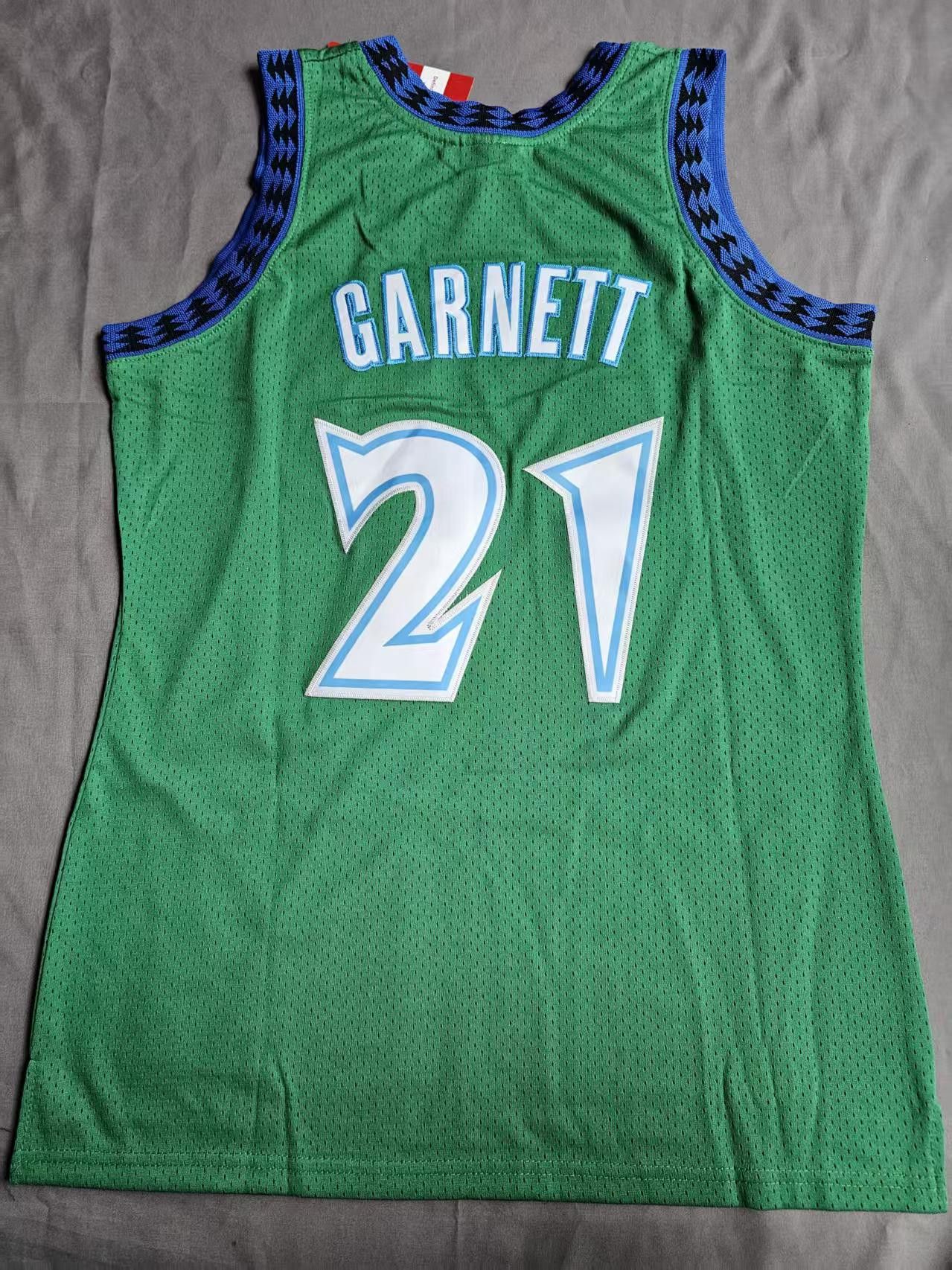 NBA #21 Kevin Garnett Jersey Timberwolves 1997 98 Size US L / EU 52-54 / 3 - 2 Thumbnail