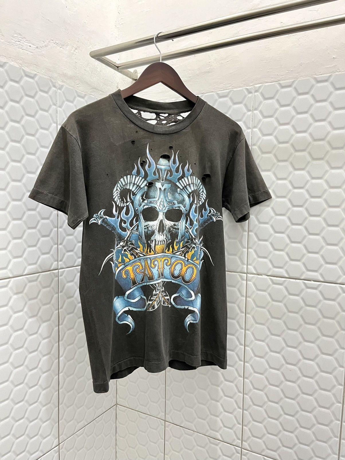 Vintage Vintage 90's Thrashed Sun Faded Skull Tatto Tee Size US M / EU 48-50 / 2 - 4 Thumbnail