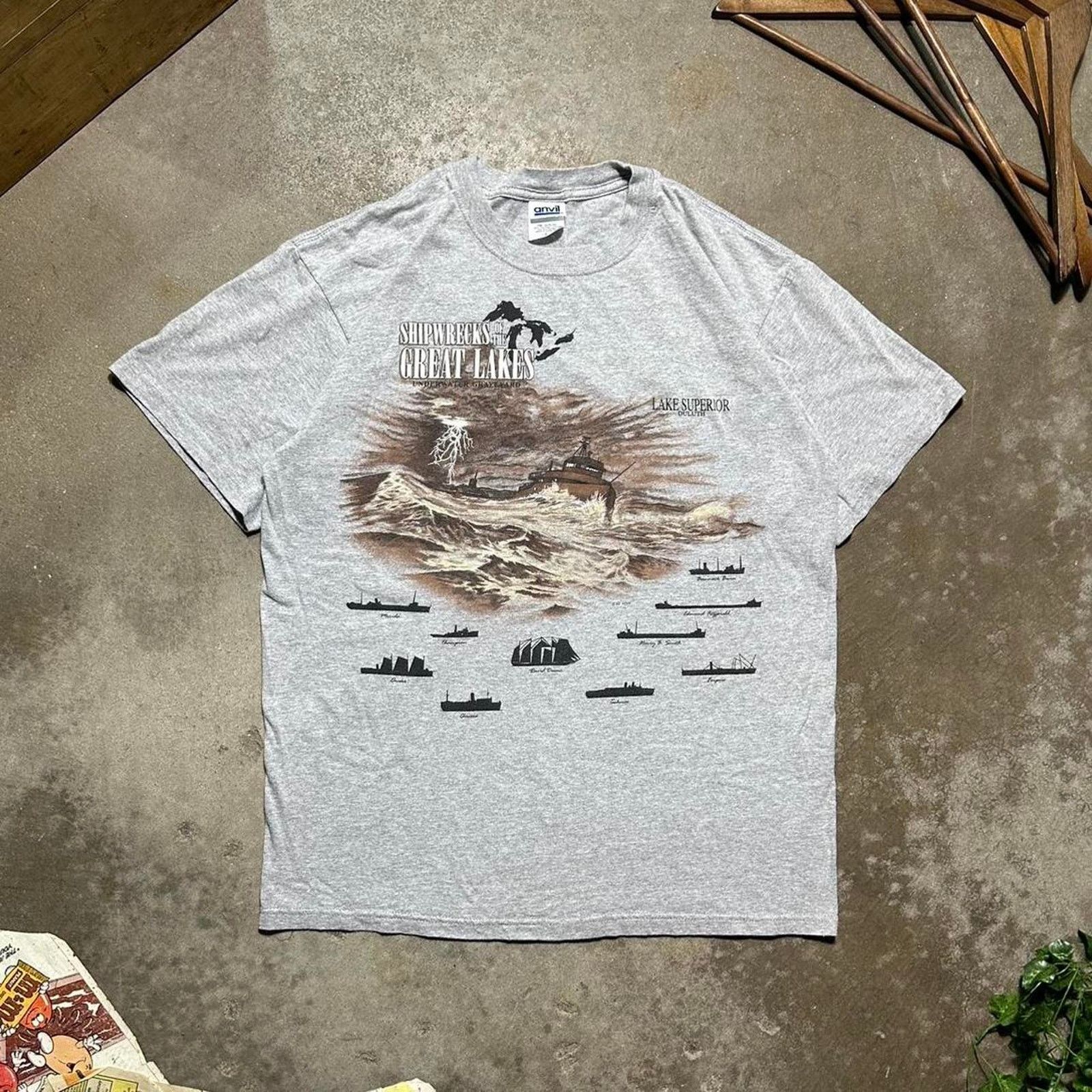 Anvil Vintage 90s Shipwrecks of The Great Lakes Tee Grey AOP Shirt Size US L / EU 52-54 / 3 - 1 Thumbnail