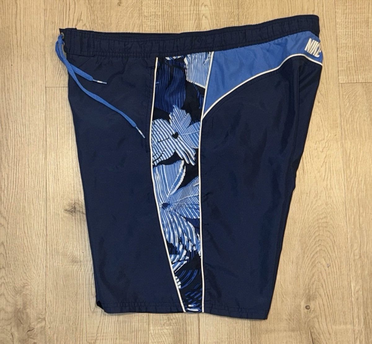Nike Nike Blue Floral Print Swim Trunks Mens LG Y2K 90s Rare Size US 34 / EU 50 - 1 Thumbnail