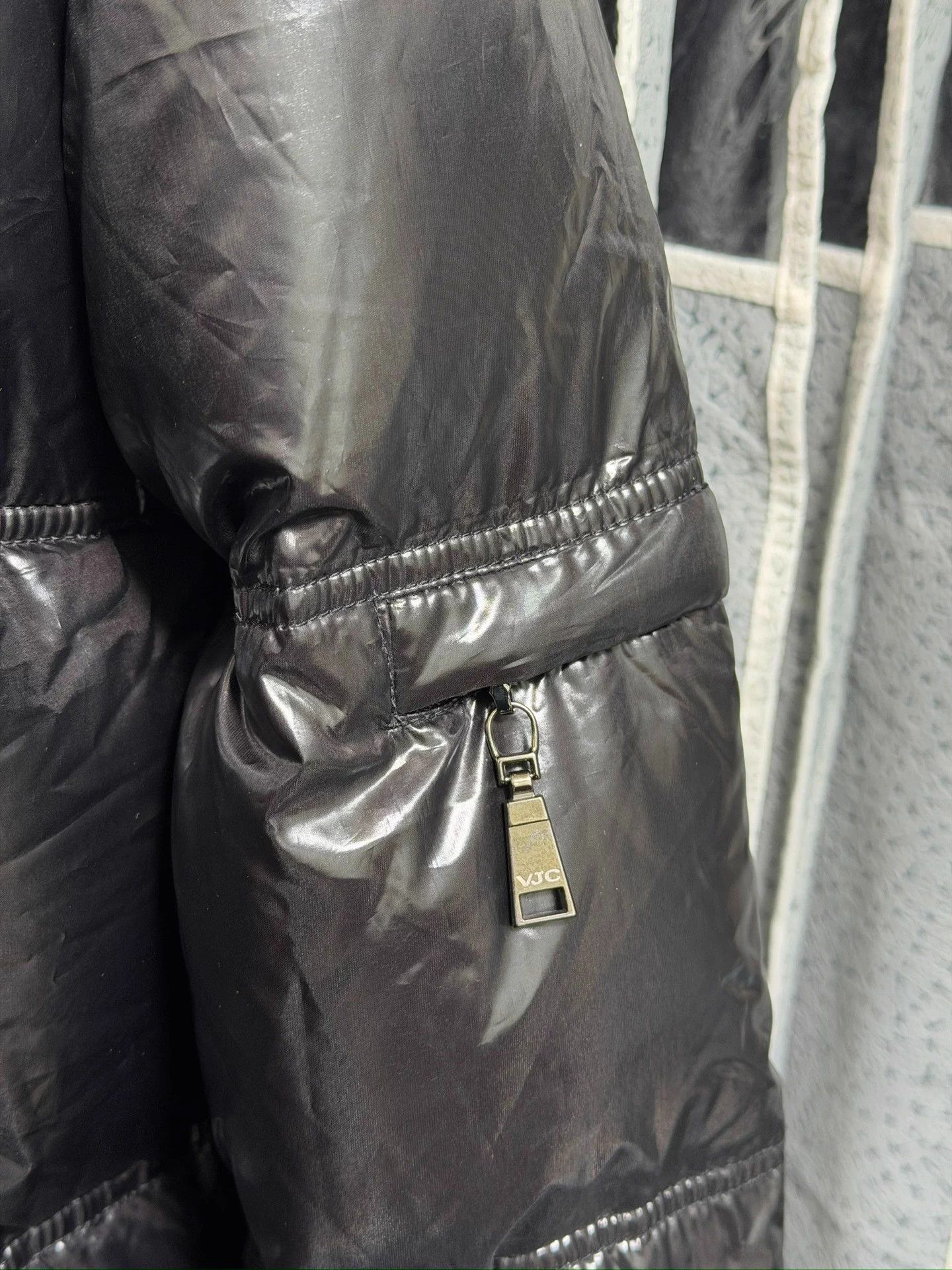 Versace Versace VJC Oversized Metallic Down Puffer Jacket L Size US L / EU 52-54 / 3 - 5 Thumbnail