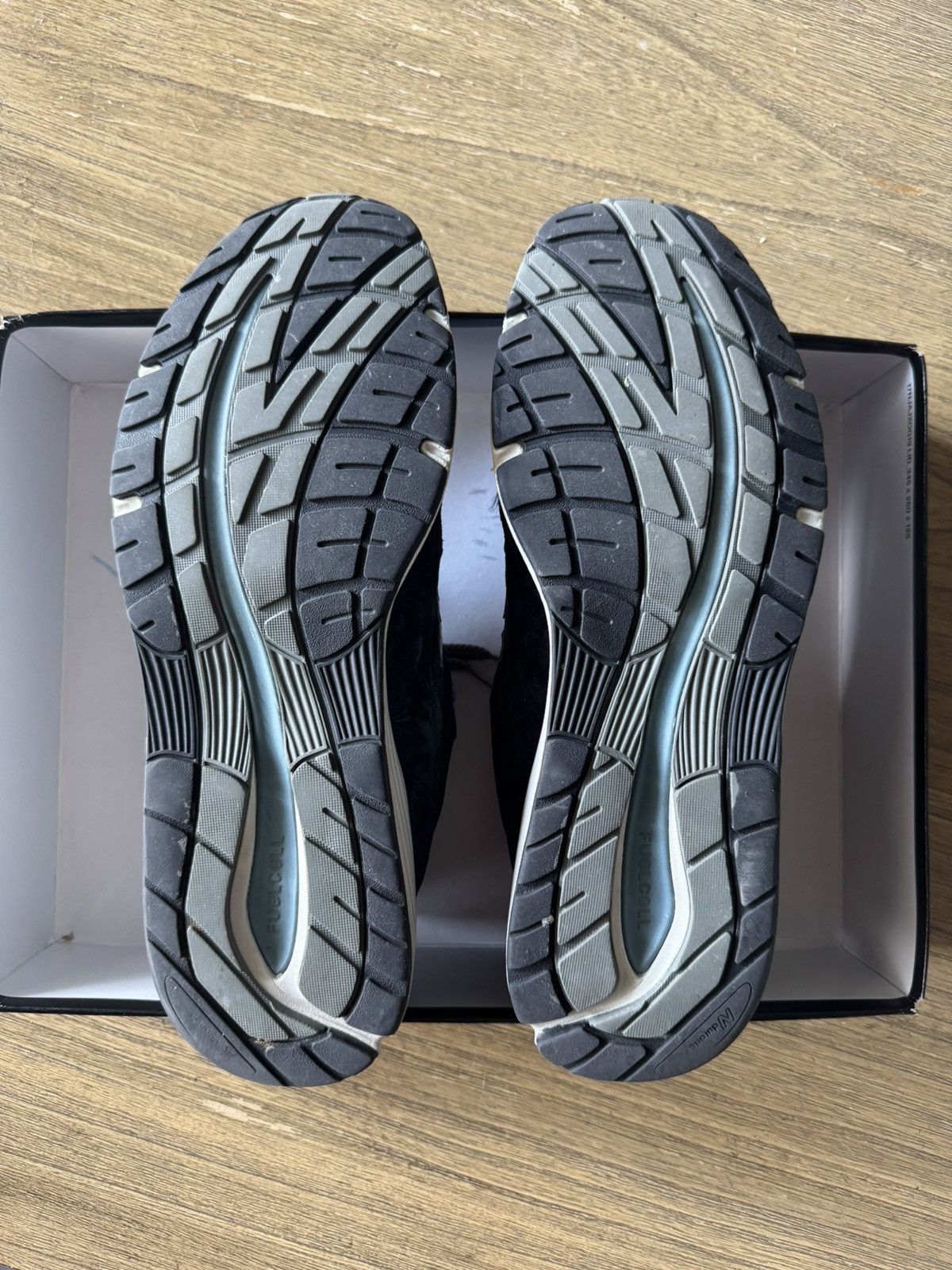 New Balance New Balance 991 v2 Navy Sz 10.5 Size US 10.5 / EU 43-44 - 9 Thumbnail