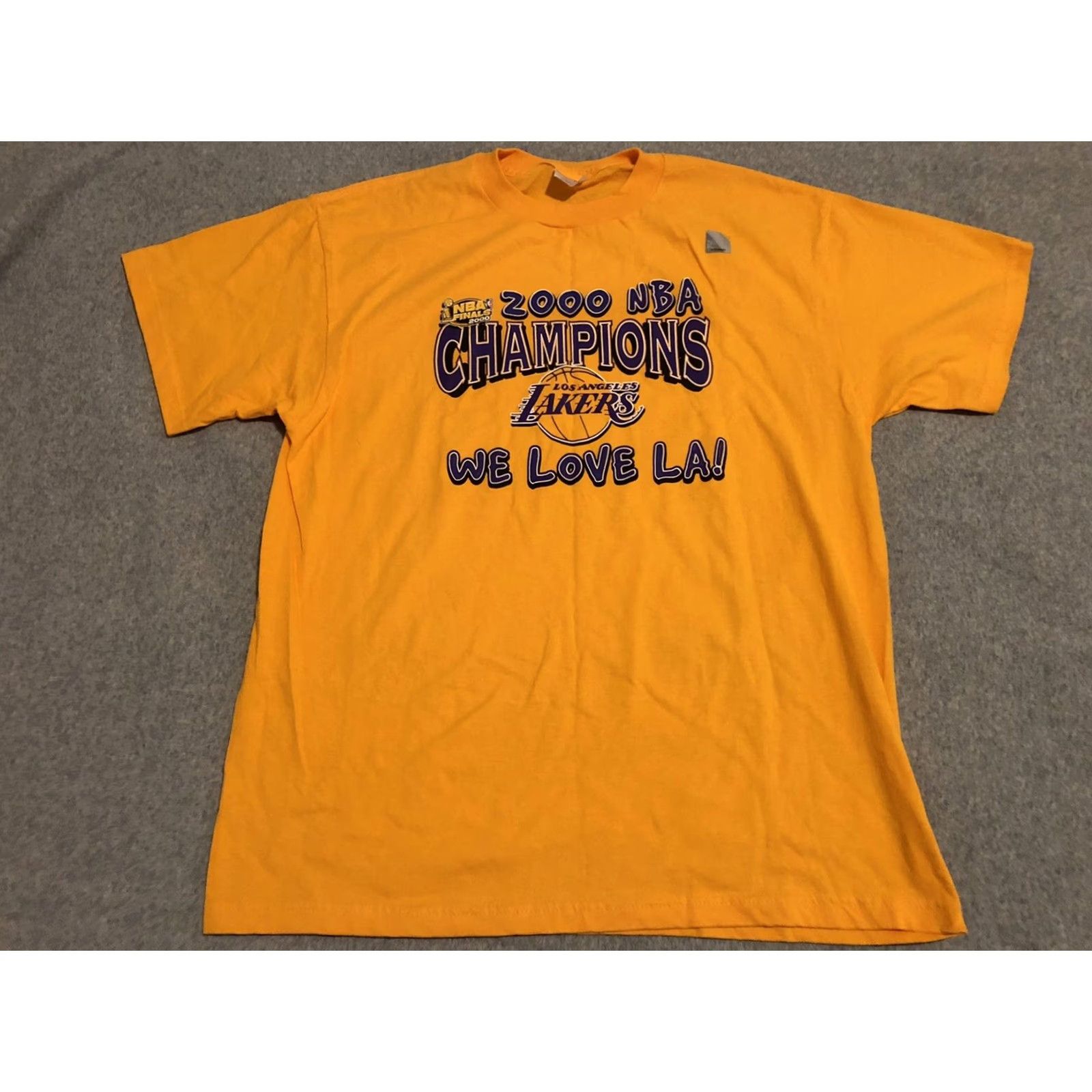 Champion VINTAGE Kobe Shaq Los Angeles Lakers Shirt NBA Finals Champion Champion Large Yellow Cotton Short Sleeve Mens T-Shirt 2000s Size US L / EU 52-54 / 3 - 2 Thumbnail