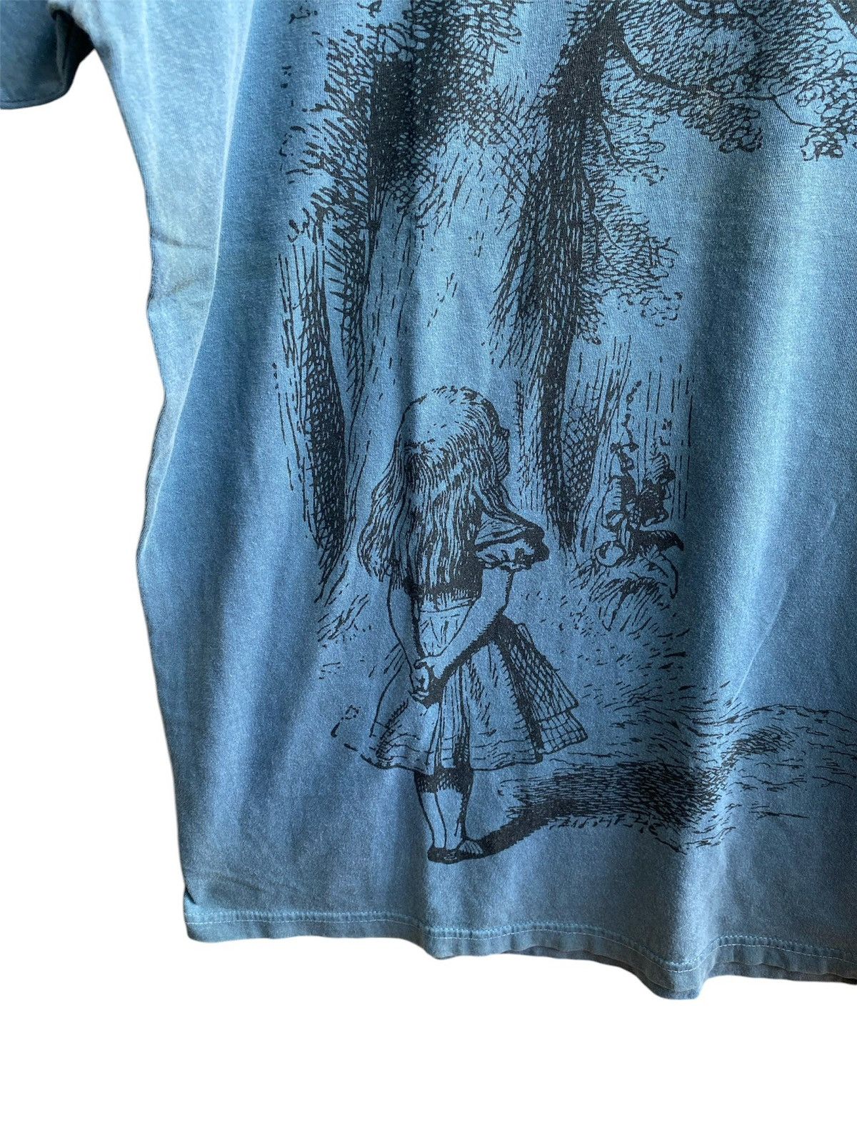 Vintage Vintage Alice in Wonderland movie tee Size US XL / EU 56 / 4 - 4 Thumbnail