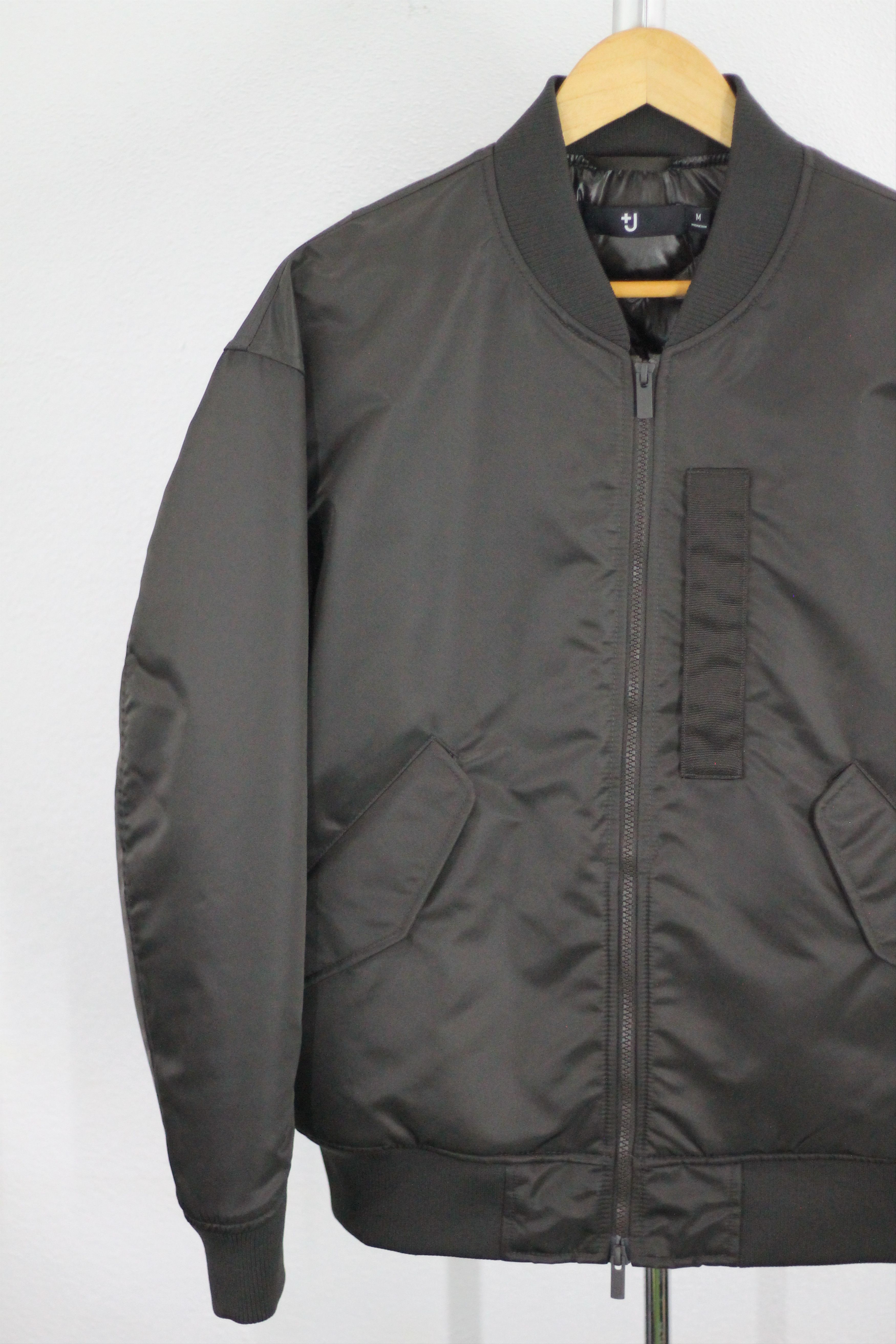 Jil Sander × Uniqlo Jil Sander +J Oversized Bomber Down Jacket Uniqlo. Size US M / EU 48-50 / 2 - 5 Thumbnail