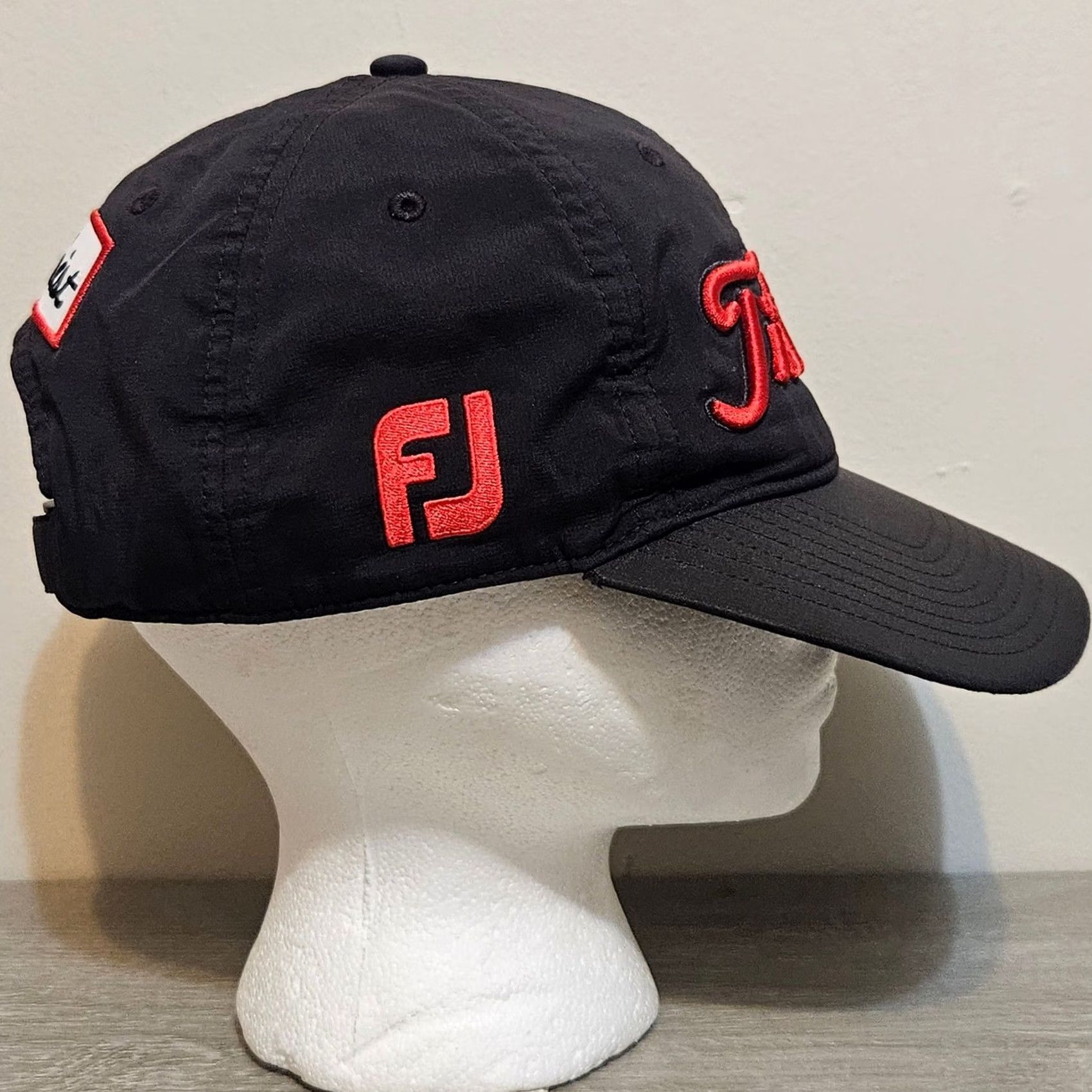 Titleist Titleist Footjoy Pro V1 FJ Lightweight Golf Cap Hat Black Red Men's Size ONE SIZE - 4 Thumbnail