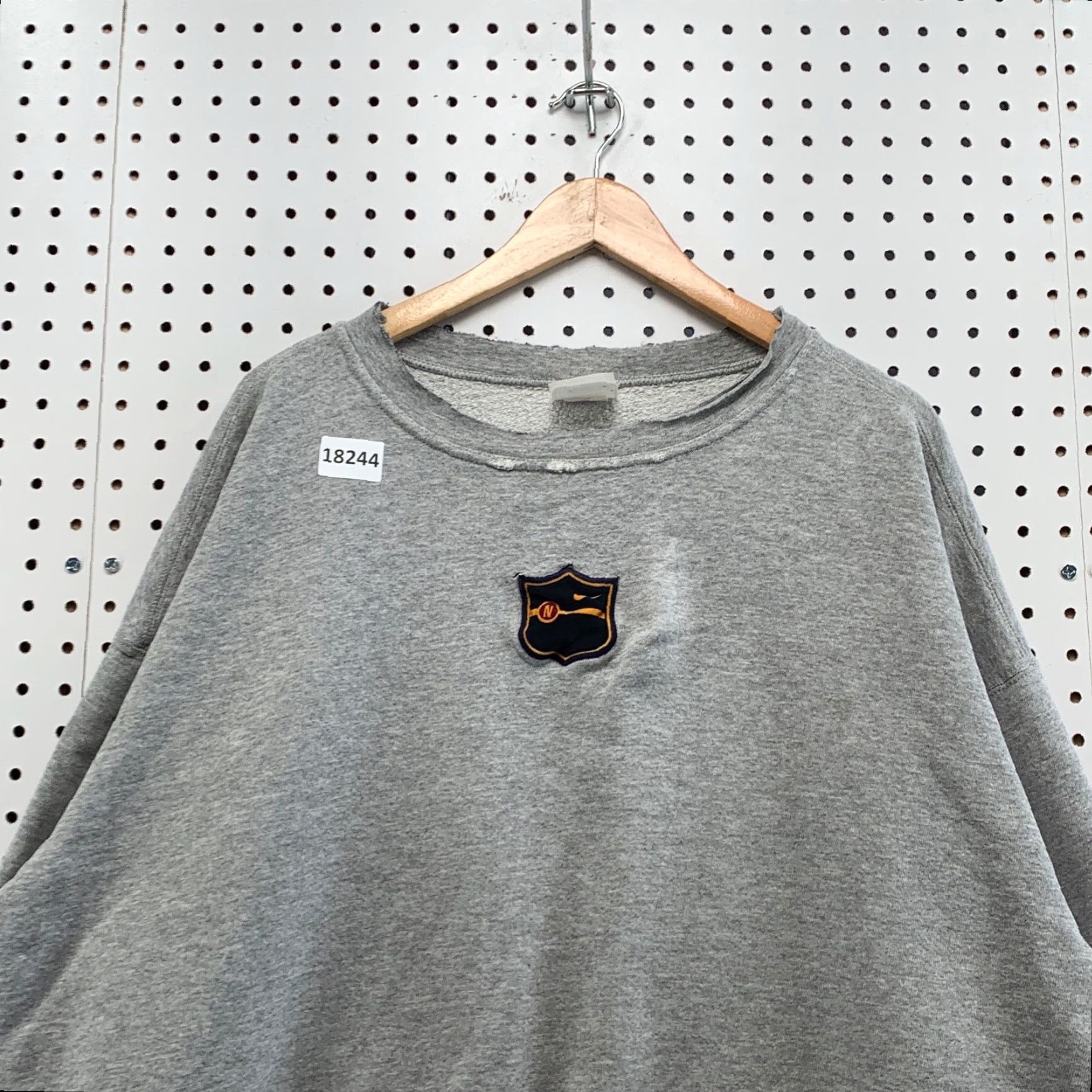 Nike VINTAGE 90s Nike Crew Neck Sweatshirt Adult XL Gray Center Swoosh Embroidered Mens Size US XL / EU 56 / 4 - 2 Thumbnail