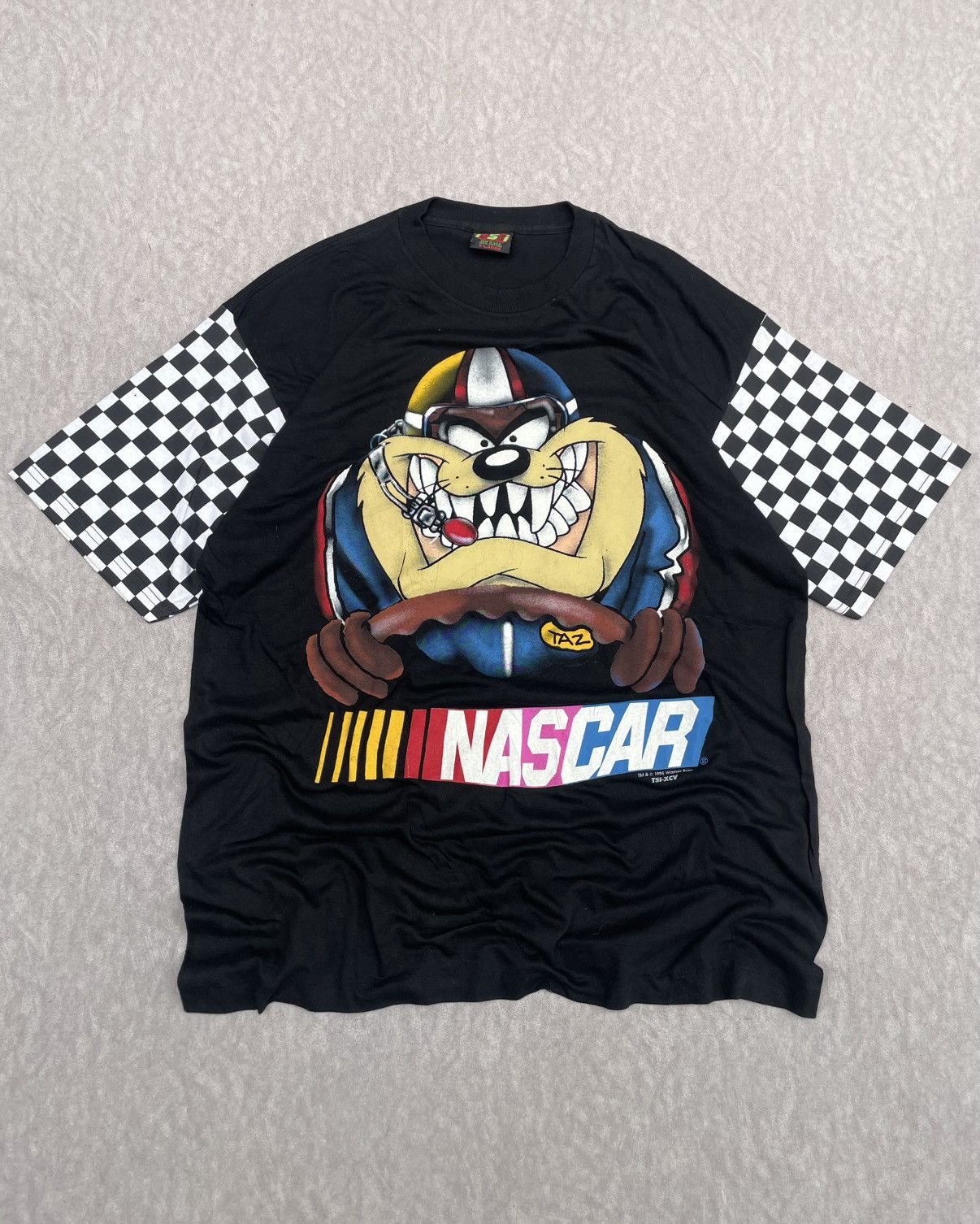 Vintage Vintage 1995 NASCAR Looney Tunes Taz Tee (USA made) Size US XL / EU 56 / 4 - 1 Thumbnail