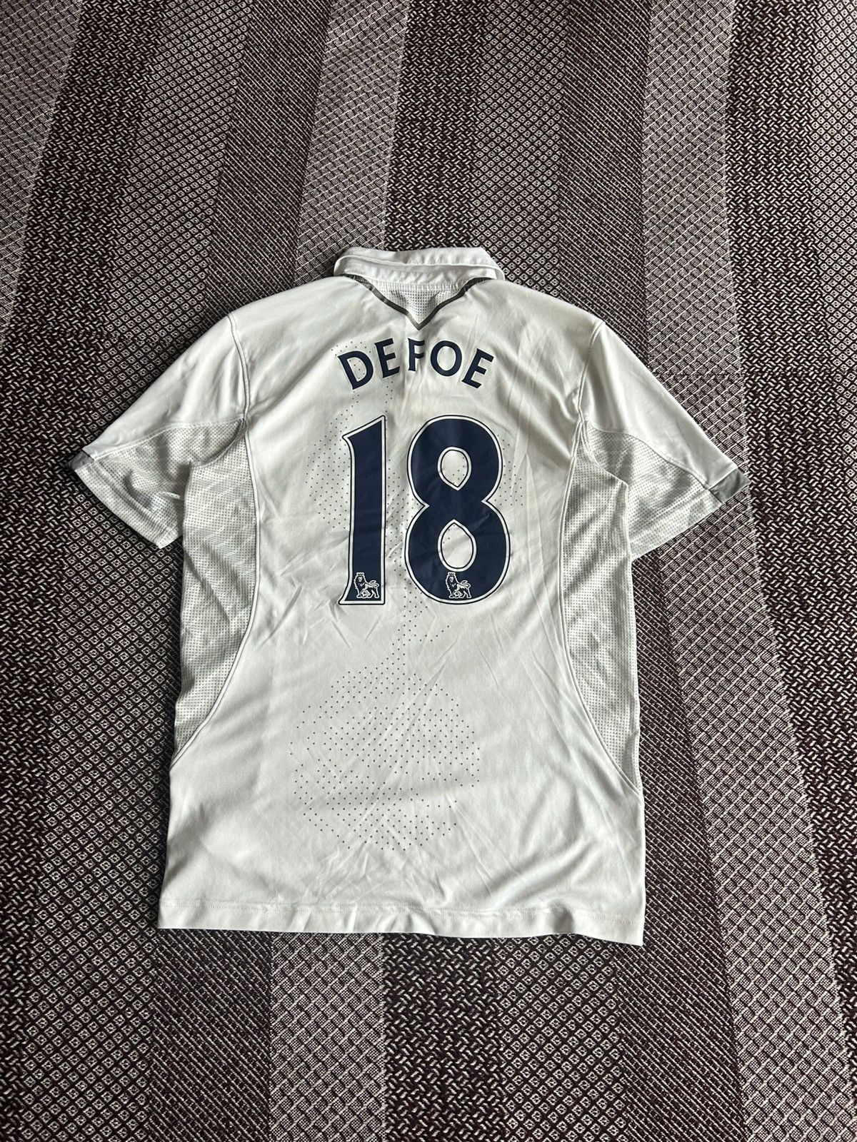 Under Armour Tottenham Hotspurs x DEFOE #18 Under Armour Soccer Jersey Size US S / EU 44-46 / 1 - 1 Thumbnail