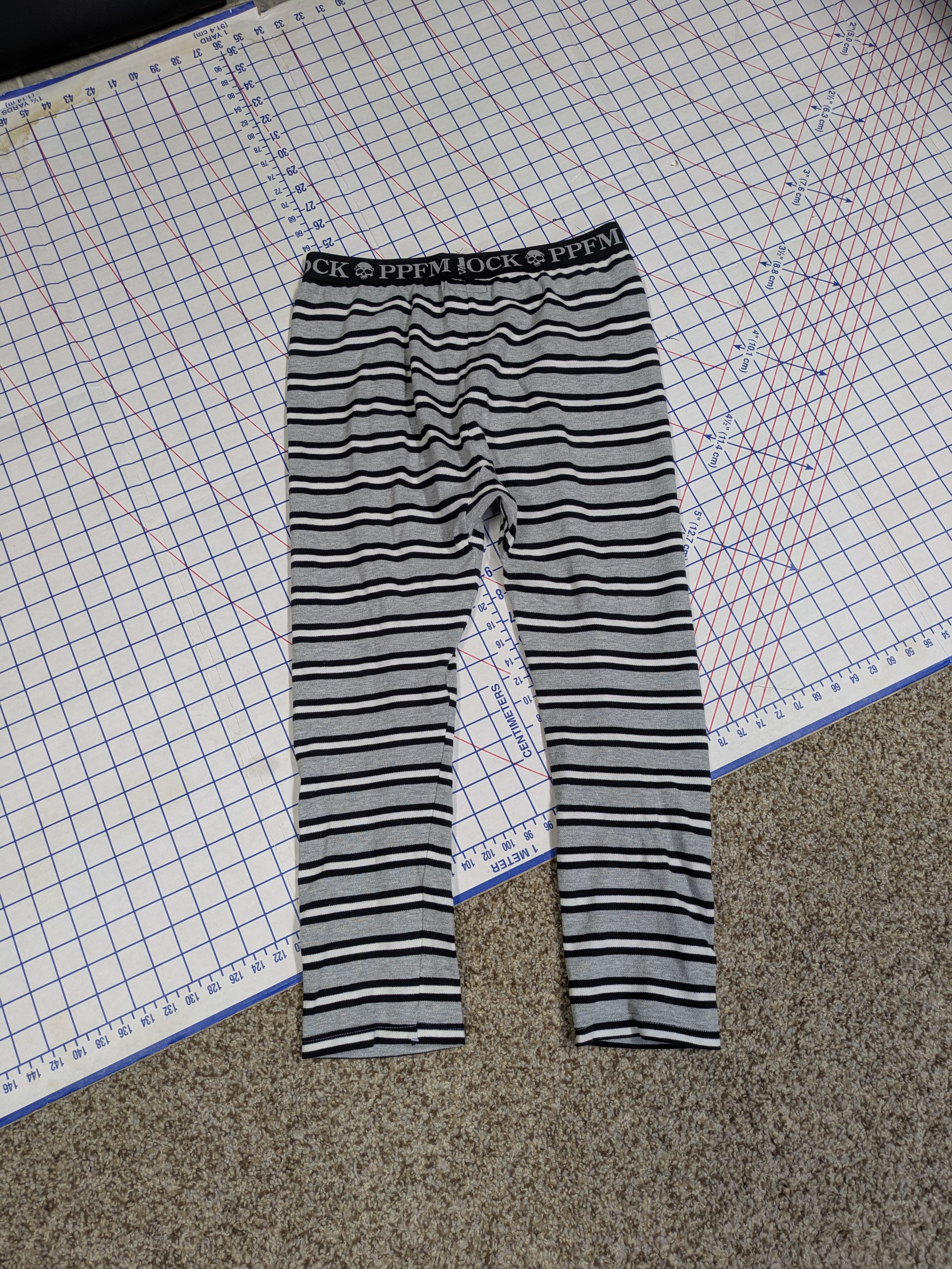 PPFM PPFM rock n roll grey and black striped leggings large Size US 32 / EU 48 - 2 Thumbnail