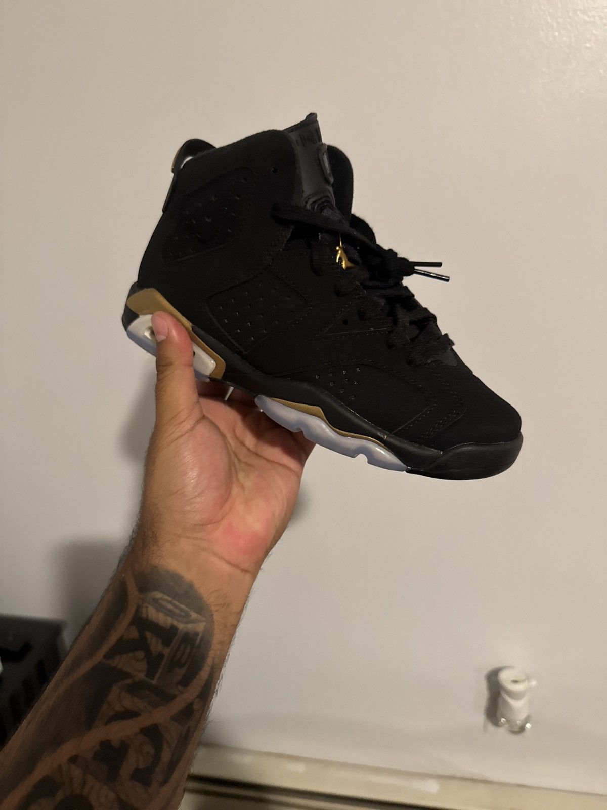 Jordan Brand DMP 6s BOYS 5y/Womens 6.5 Size US 6.5 / IT 36.5 - 2 Thumbnail