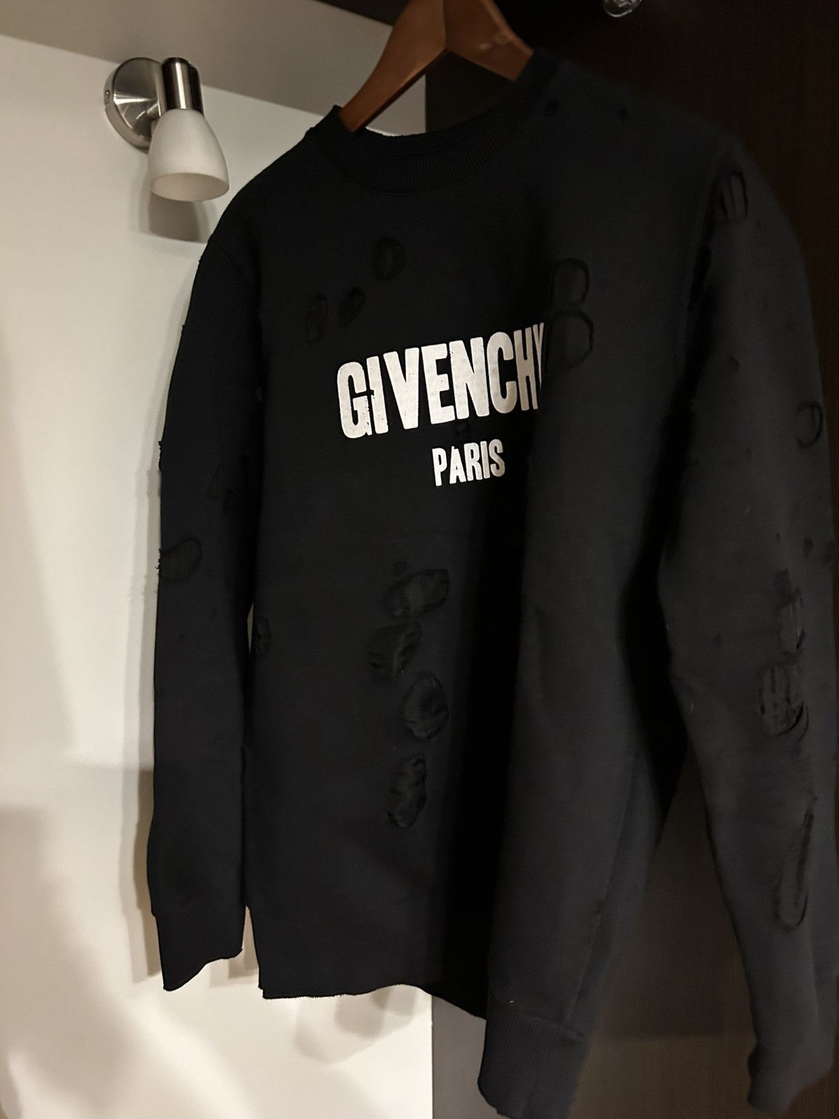 Givenchy Givenchy distressed lonsgleeve Size US M / EU 48-50 / 2 - 1 Thumbnail