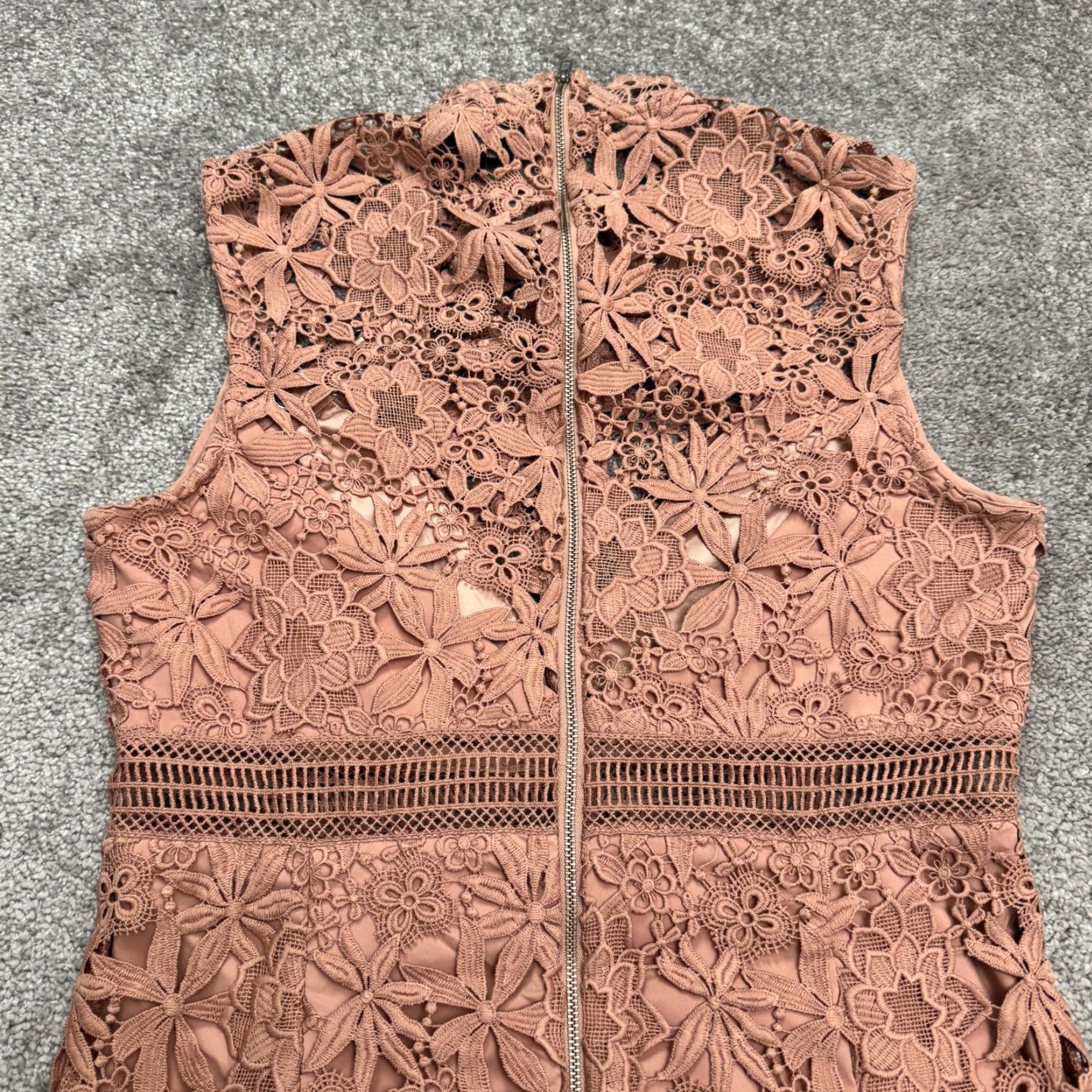Neiman Marcus Bardot Floral Lace Mock Neck Sheath Dress Women 8 Blush Pink Sleeveless Cocktail Black Knit Zoned Sleeve Strappy? Size L / US 10 / IT 46 - 4 Thumbnail
