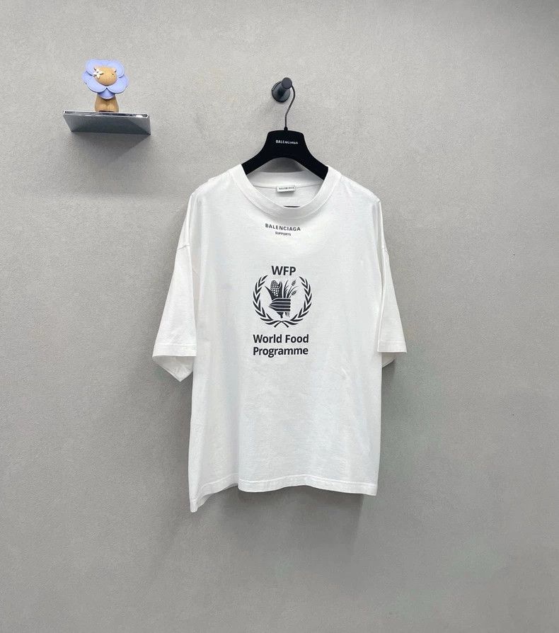 Balenciaga Balenciaga Round Neck Short Sleeve T-Shirt Size US M / EU 48-50 / 2 - 3 Thumbnail