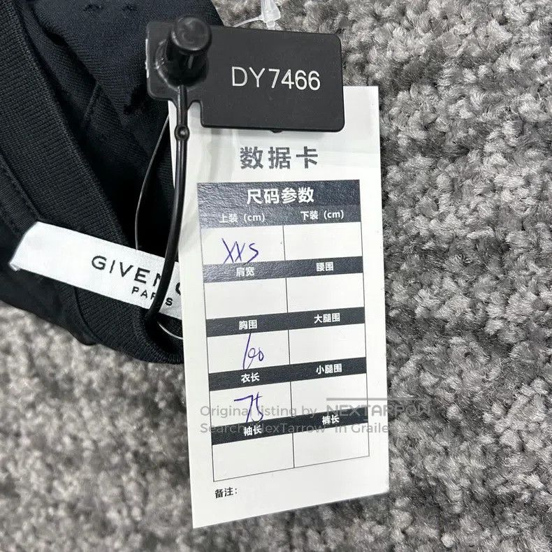 Givenchy Givenchy Large Hole Short Sleeve DY7466 Size US XXS / EU 40 - 6 Thumbnail
