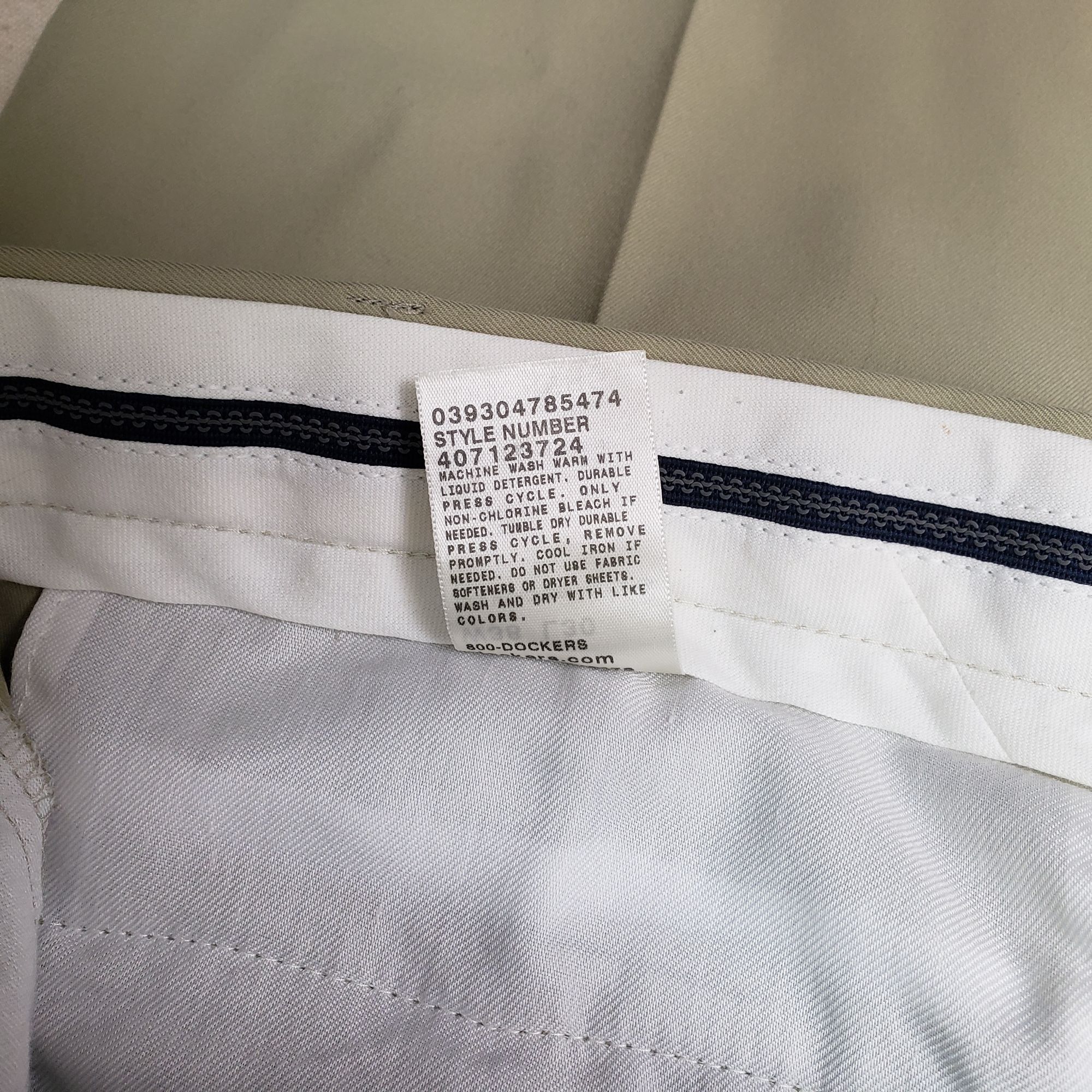 Dockers Dockers Golf Men's Microfiber Pleated Relaxed Chino Khaki Size US 38 / EU 54 - 7 Thumbnail