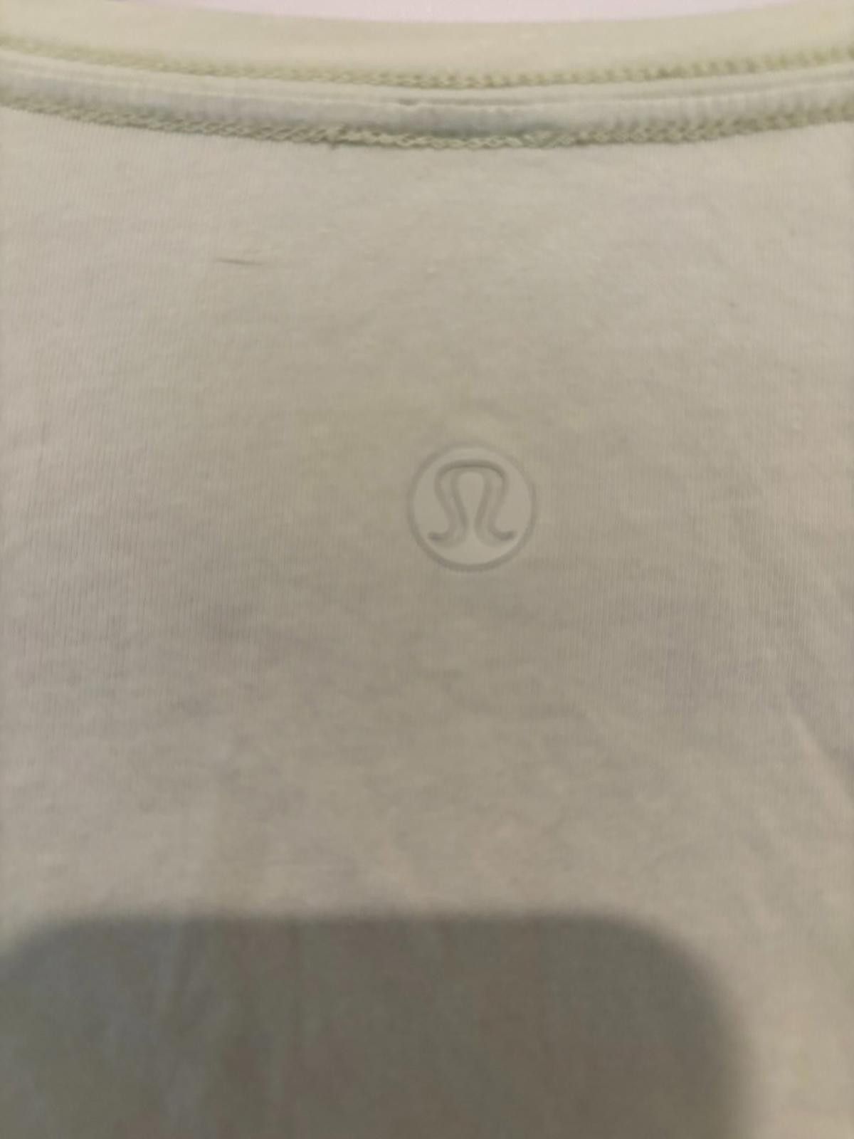 Lululemon Womens sz 2 Lululemon light green t shirt #521 Size XS / US 0-2 / IT 36-38 - 3 Thumbnail