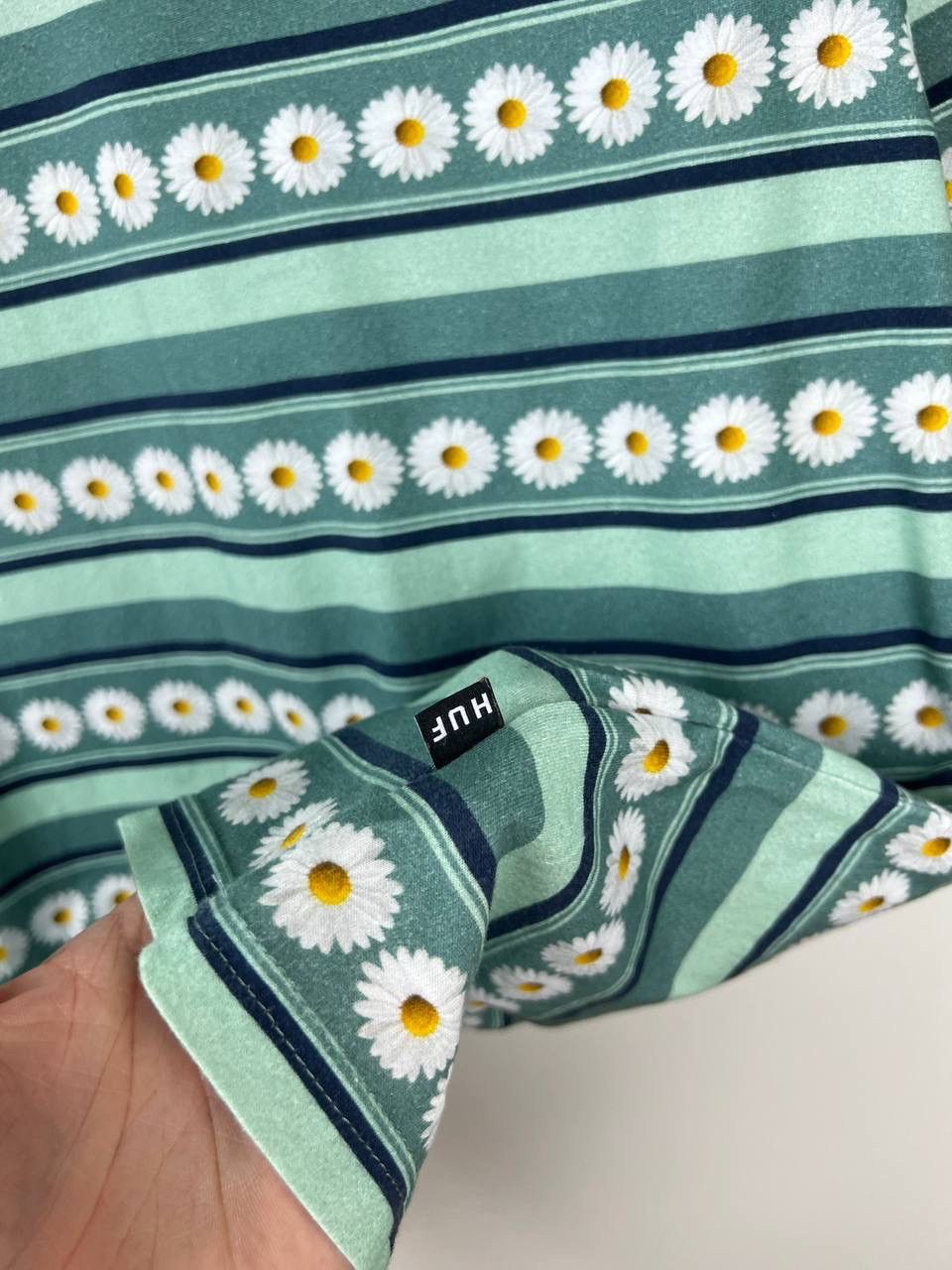 Huf Huf flowers streetwear t-shirts size M Size US M / EU 48-50 / 2 - 4 Thumbnail