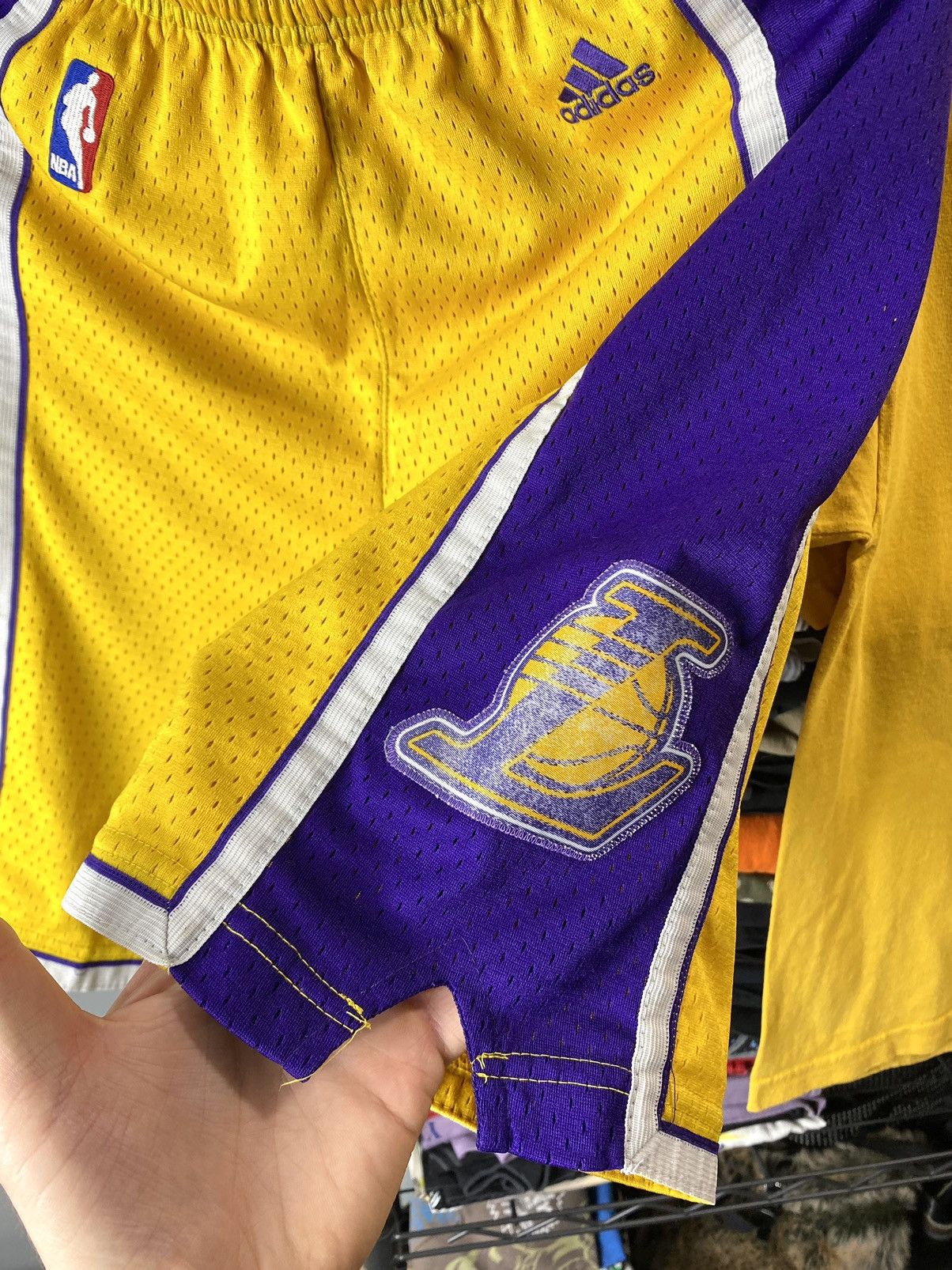 Adidas Vintage Bryant Adidas Lakers NBA Shorts T Shirt Jersey Size US S / EU 44-46 / 1 - 11 Thumbnail