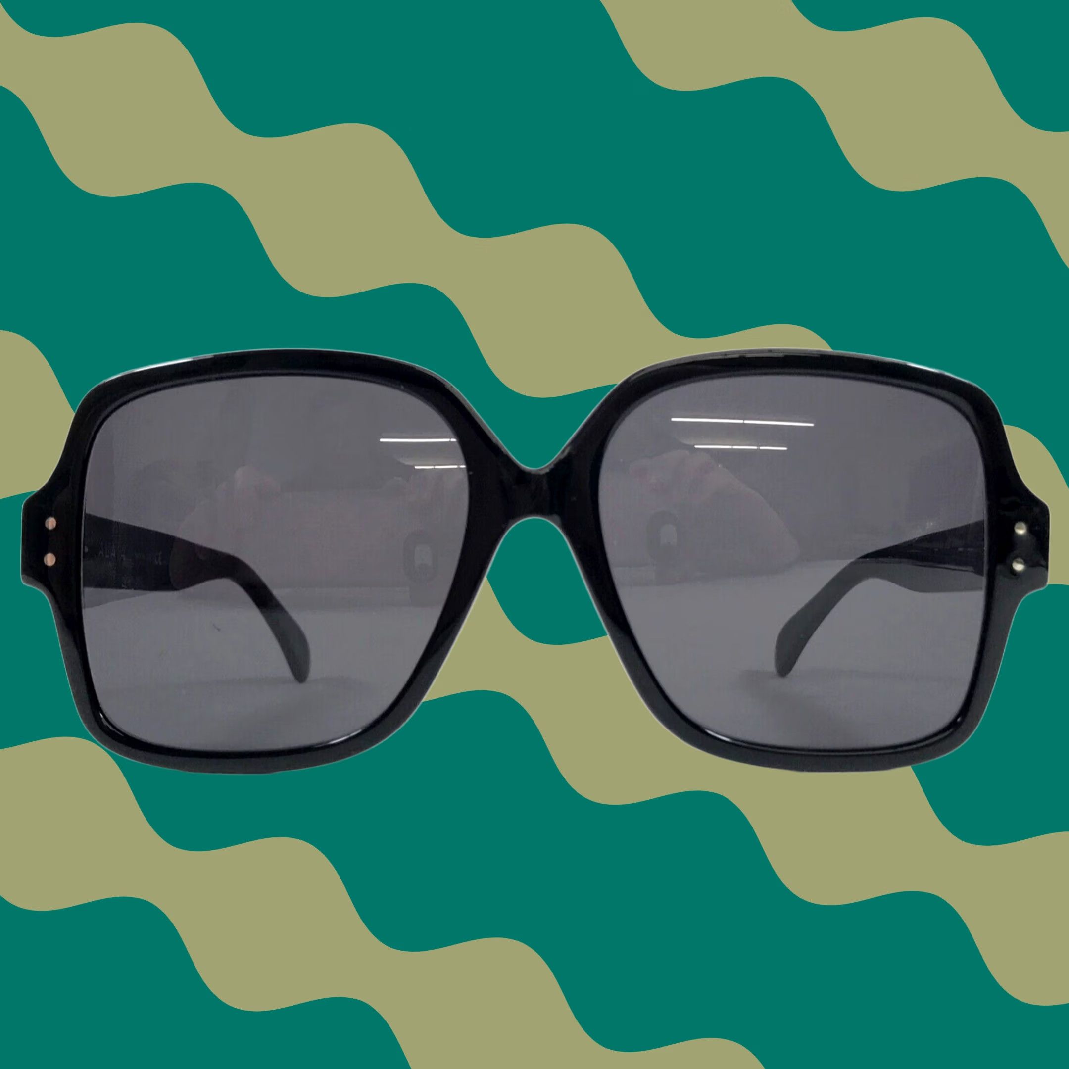 Alaia Sunglasses AA0037S 001 Black Oversized Square Frames with Dark Gray Lenses ALAÏA AA0037S-30008454-001 Oversized Square Sunglasses MX main image 4