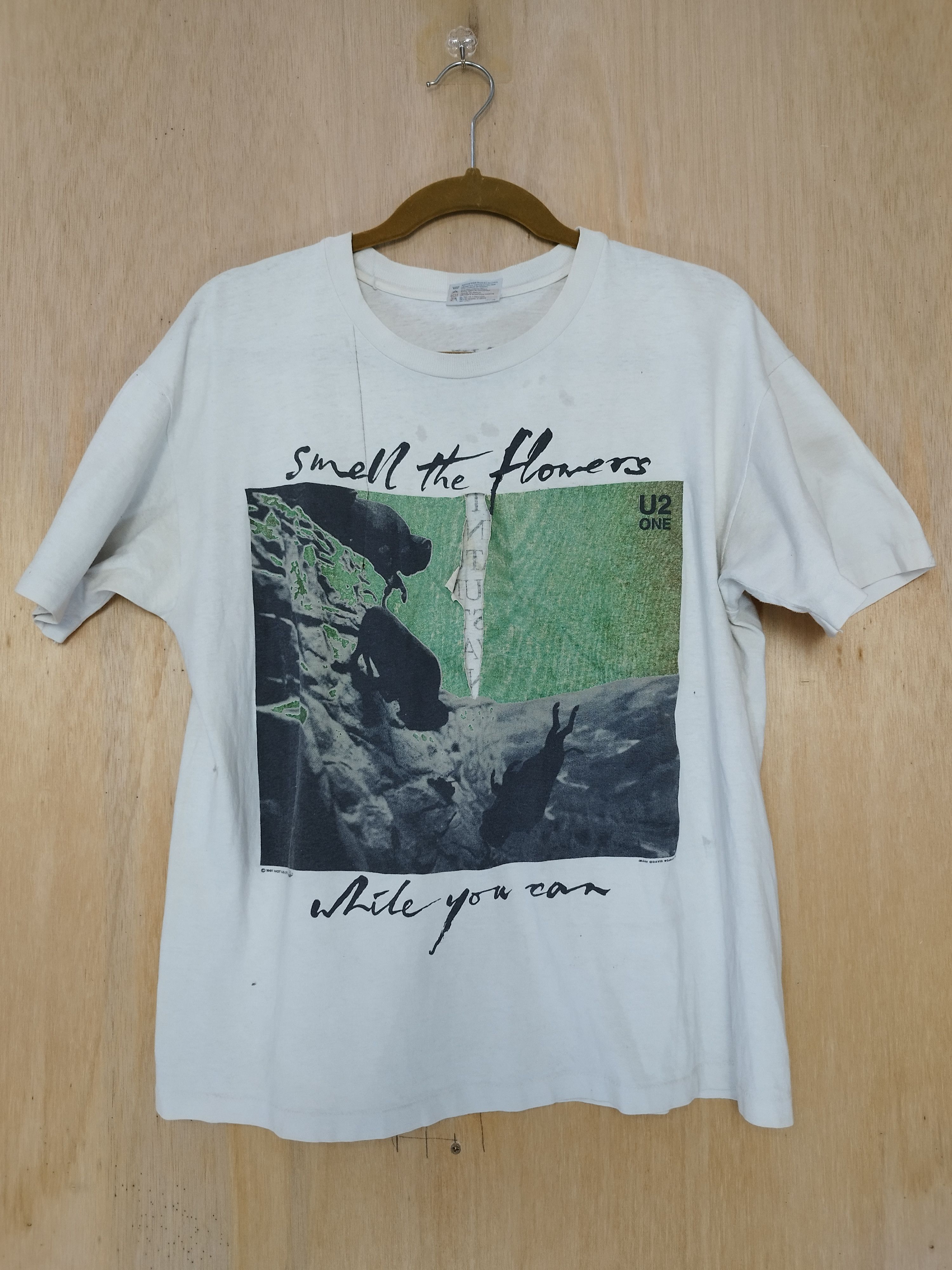 Band Tees × Vintage Best Offer Vintage 1991 Trashed U2 One World Tour T shirt Size US M / EU 48-50 / 2 - 1 Thumbnail