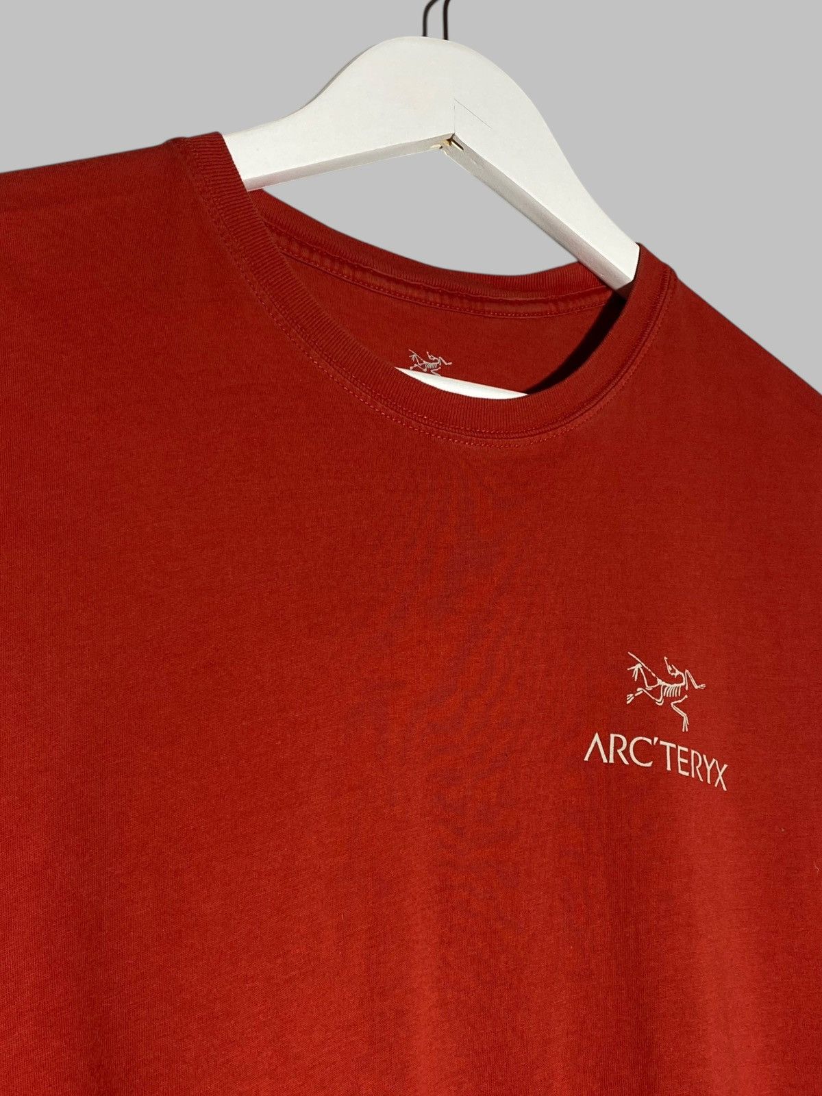 Arc'teryx 🔥 ARC’TERYX RED TEE MINIMAL LOGO TECH GORPCORE STAPLE Size US M / EU 48-50 / 2 - 3 Thumbnail