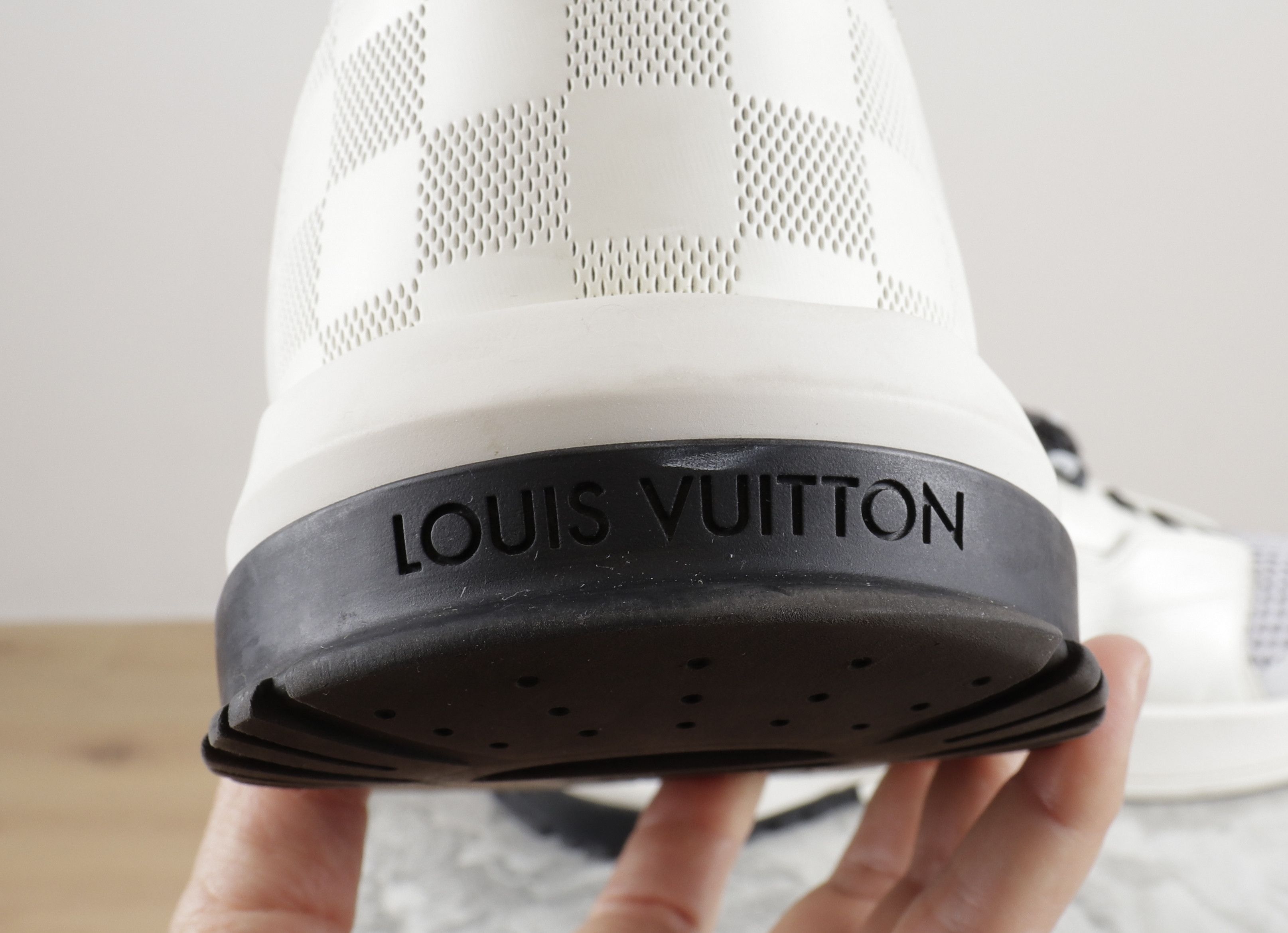 Louis Vuitton LOUIS VUITTON Mesh Leather White Black Low Sneakers Size US 10 / EU 43 - 16 Thumbnail