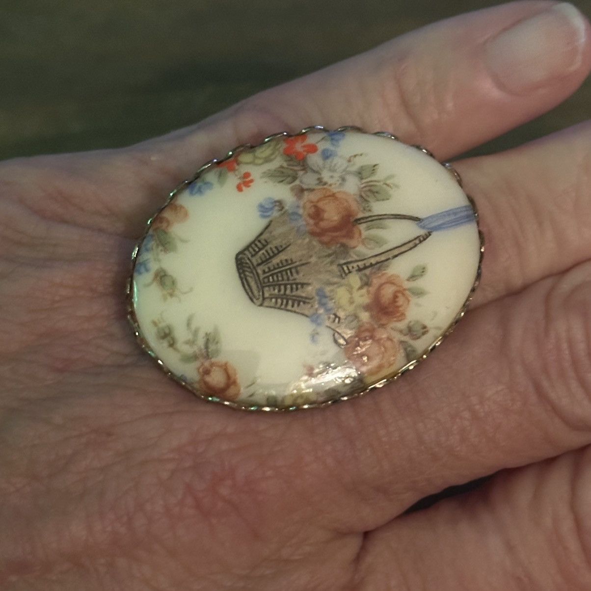 Vintage Vintage large painted flower basket ring Size ONE SIZE - 3 Thumbnail