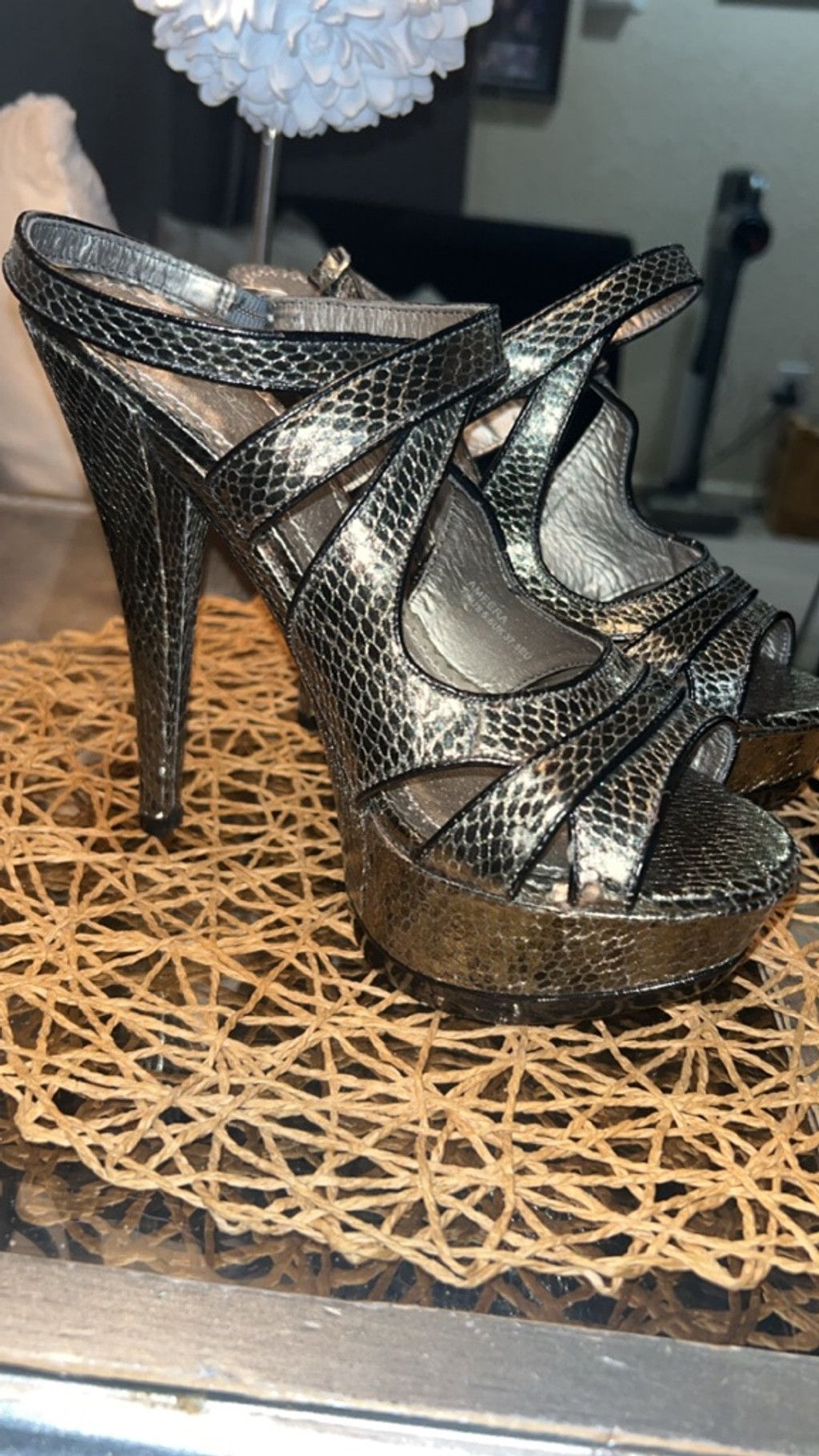The Unbranded Brand Women's Gold & Black Snake Print Platform Heels Size 7.5 Size US 7.5 / IT 37.5 - 1 Thumbnail