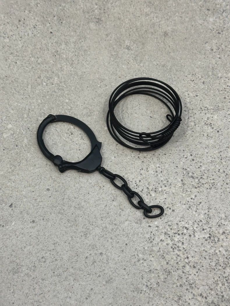 Takahiromiyashita The Soloist. The Soloist Solid Black Handcuffs Size ONE SIZE - 1 Thumbnail