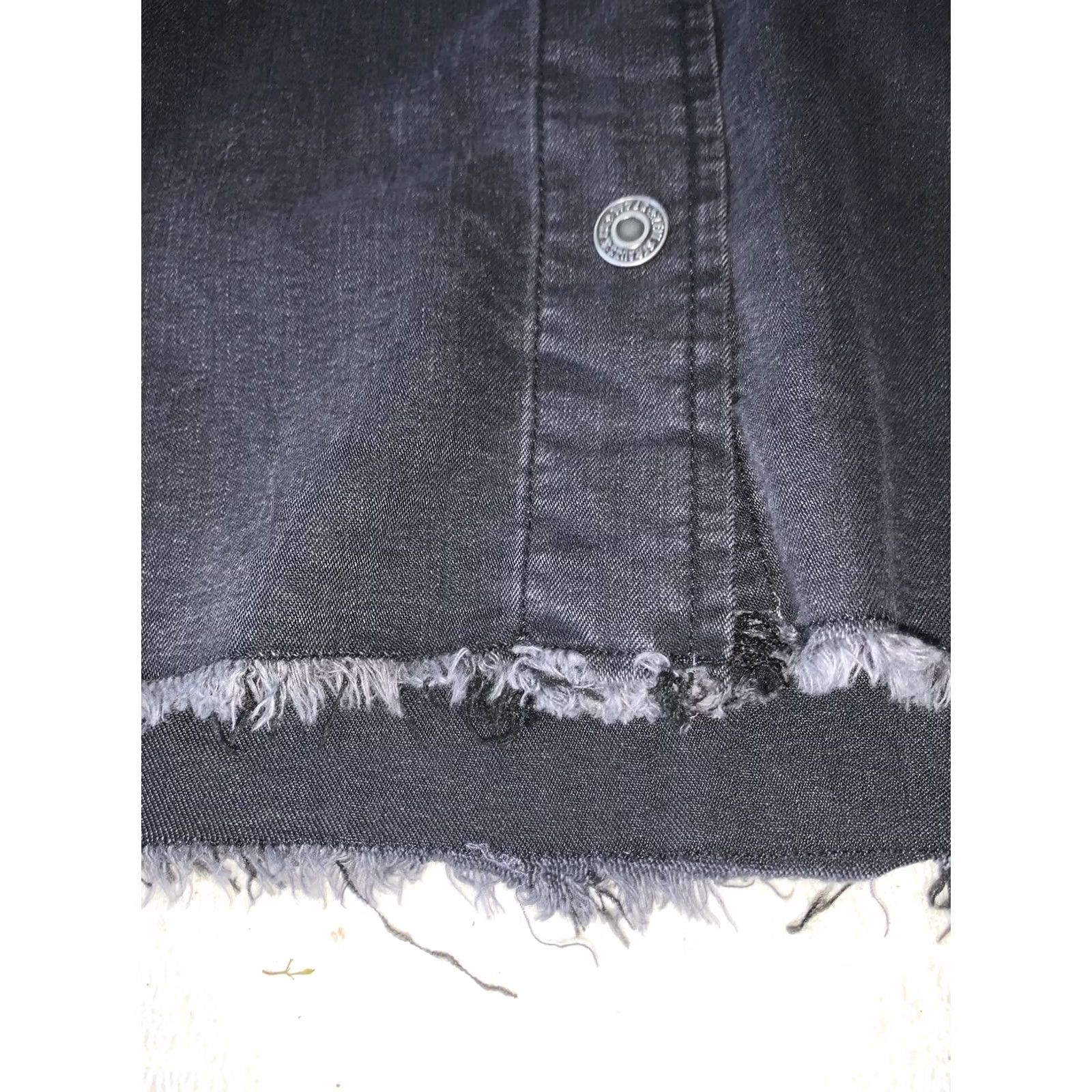 Levi's Levi's Daniela Western Studded Cropped Denim Shirt L Black Size L / US 10 / IT 46 - 7 Thumbnail