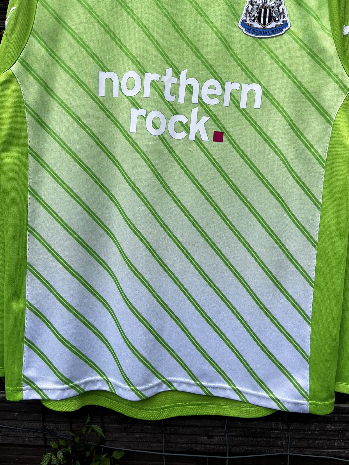 Puma × Vintage ⚽️ NEWCASTLE UNITED GOALKEEPER SOCCER JERSEY FOOTBALL SHIRT Size US L / EU 52-54 / 3 - 4 Thumbnail