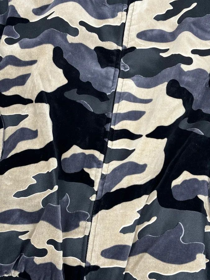 Emporio Armani FW2020 Emporio Armani Camo Velvet Padded Bomber Jacket Size US M / EU 48-50 / 2 - 8 Thumbnail